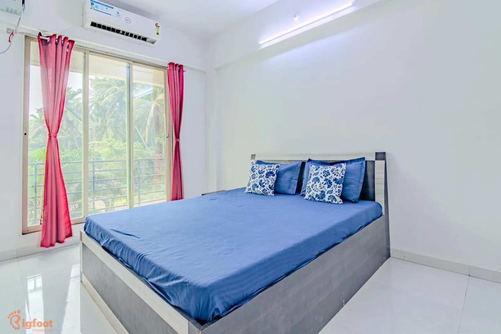 Bed in THE BLISS PALM