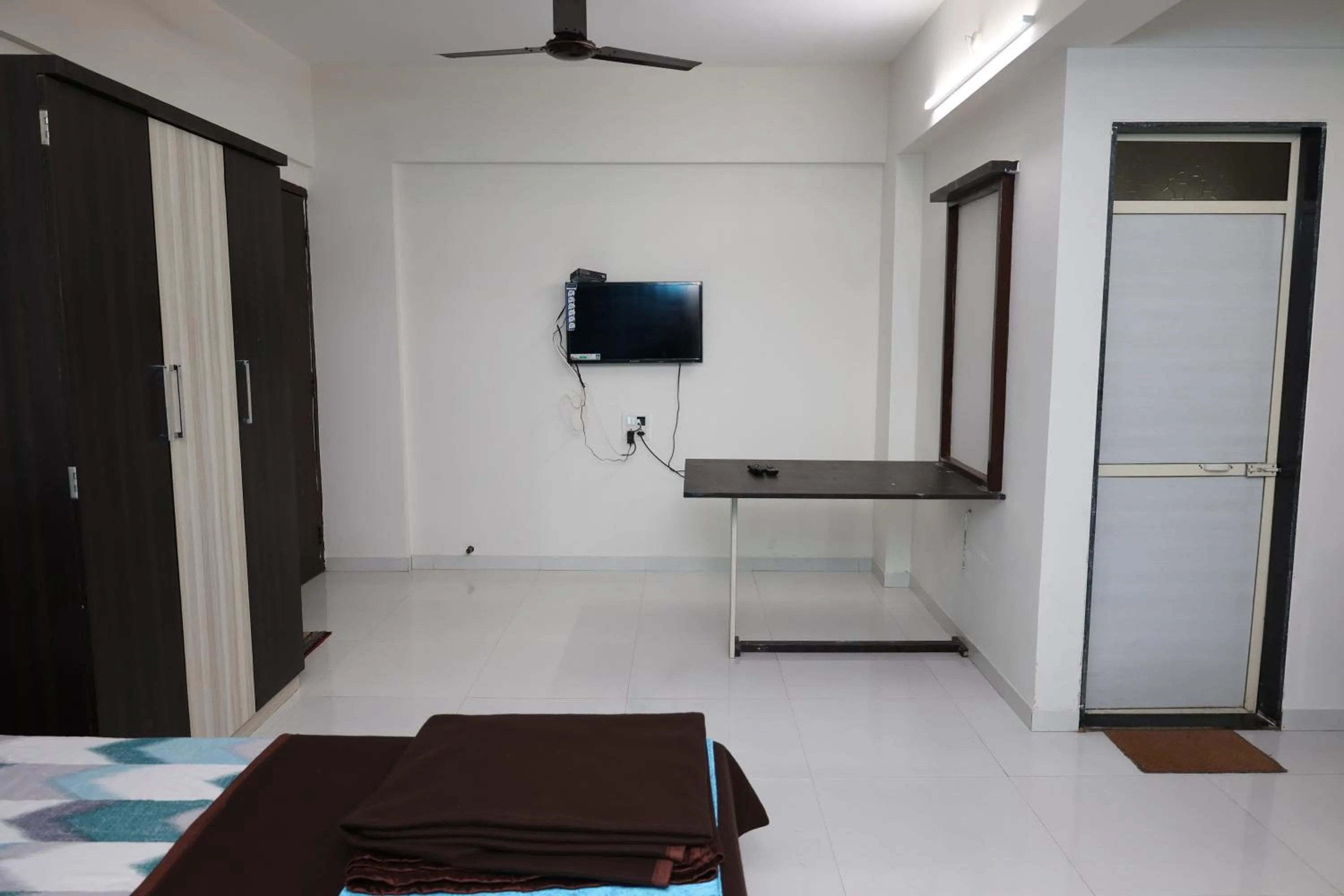 Photo of the whole room, Bed in THE BLISS PALM