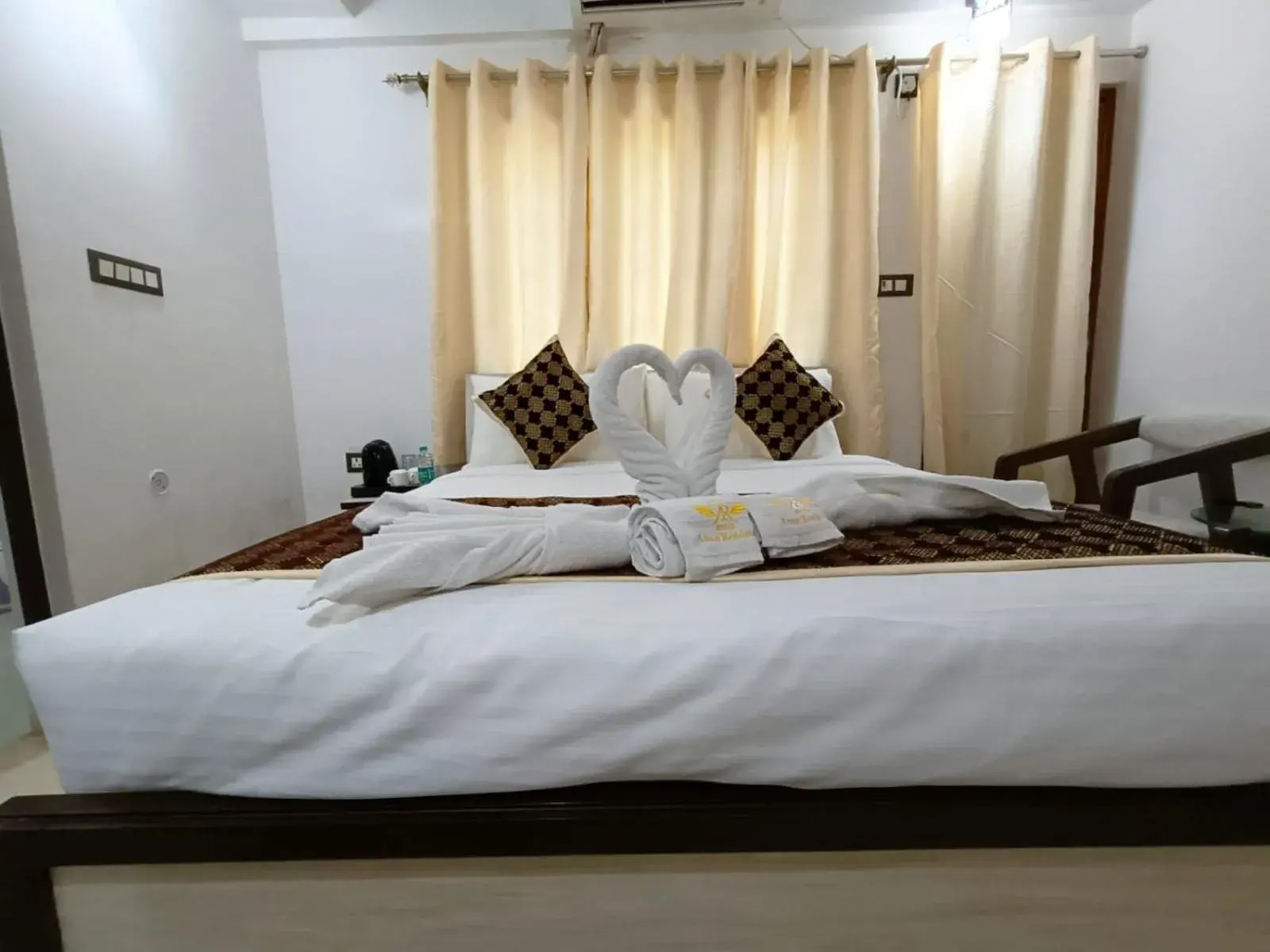 Bed in Hotel Aman Residency Bed in Hotel Aman Residency