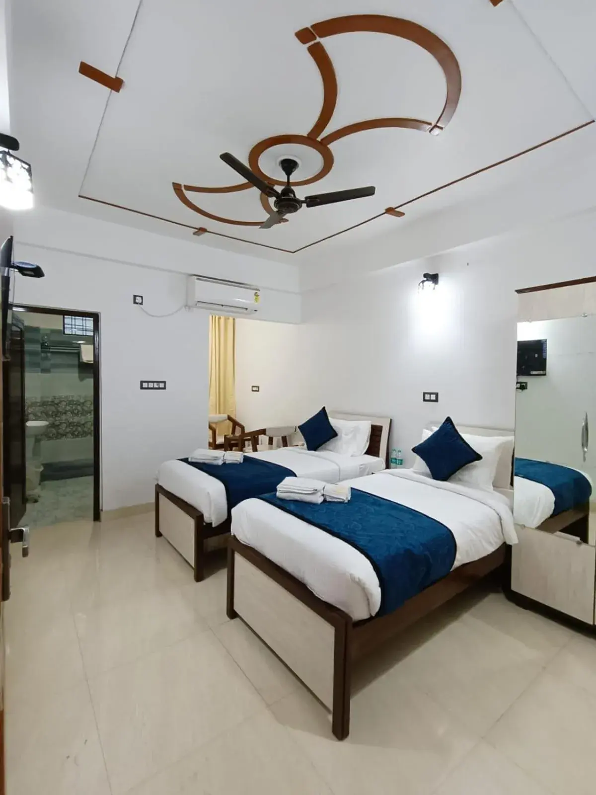 Queen Room in Hotel Aman Residency Queen Room in Hotel Aman Residency