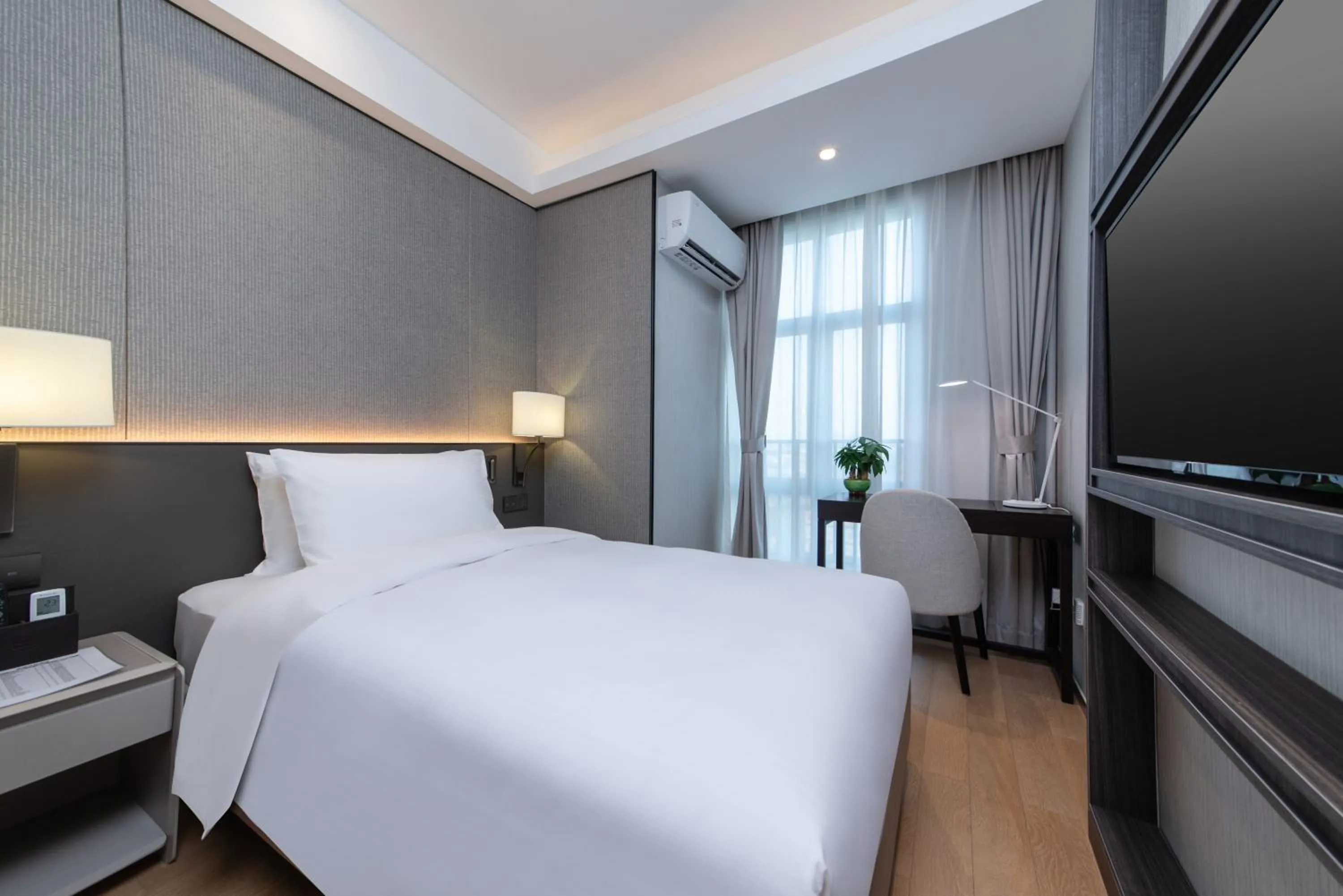 Bed in Somerset Haizhu Centre Guangzhou