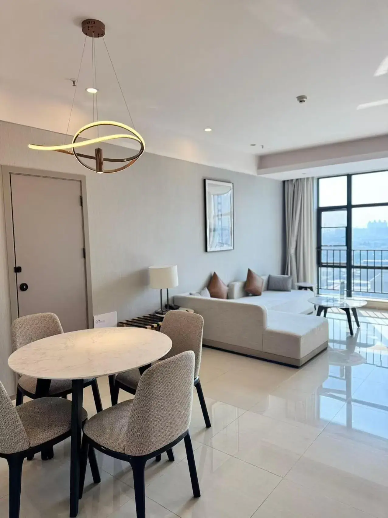 Three-Bedroom Suite in Somerset Haizhu Centre Guangzhou Three-Bedroom Suite in Somerset Haizhu Centre Guangzhou