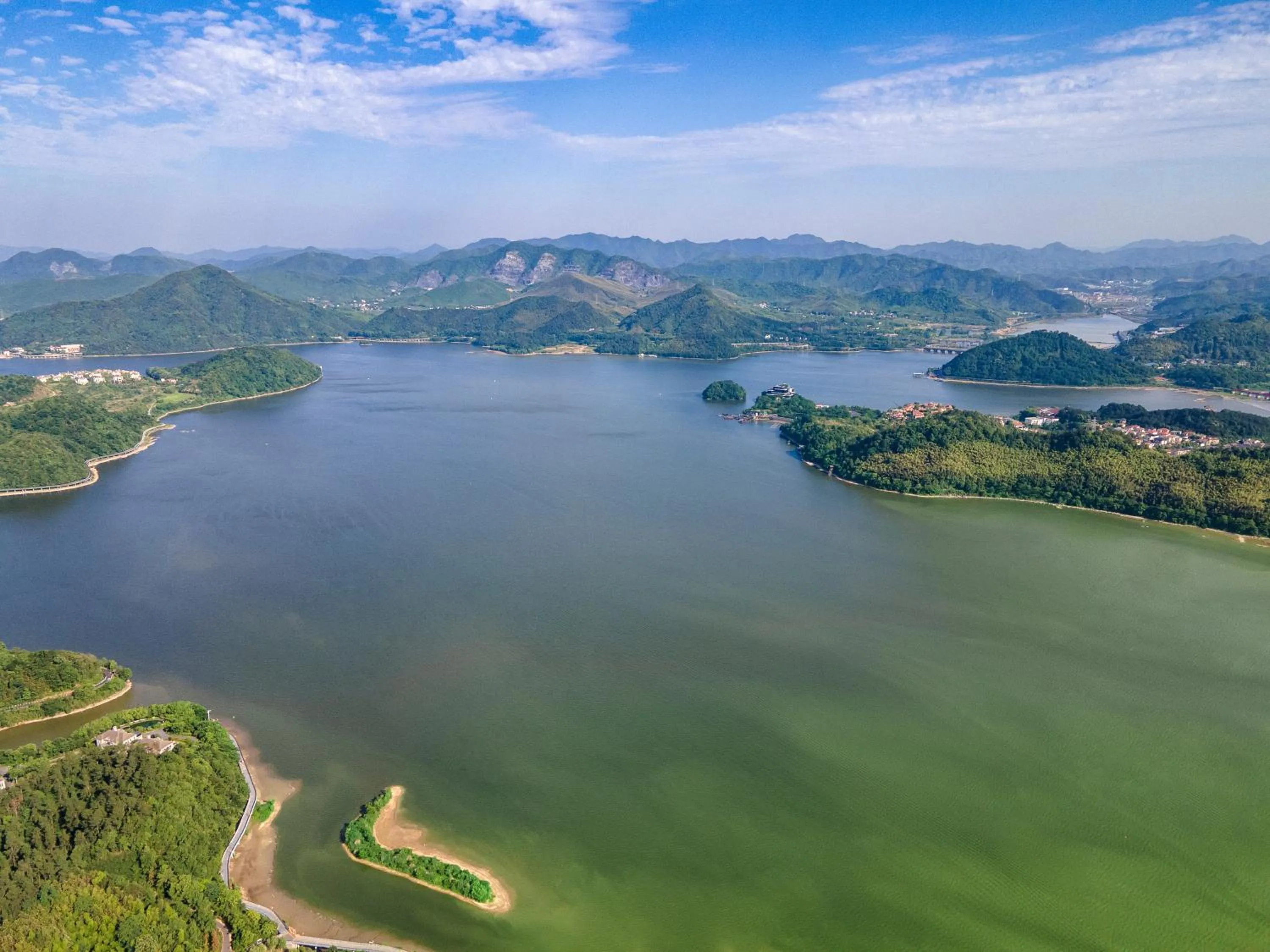 Nearby landmark in Qingshan Lake Tianlan Hotel Hangzhou