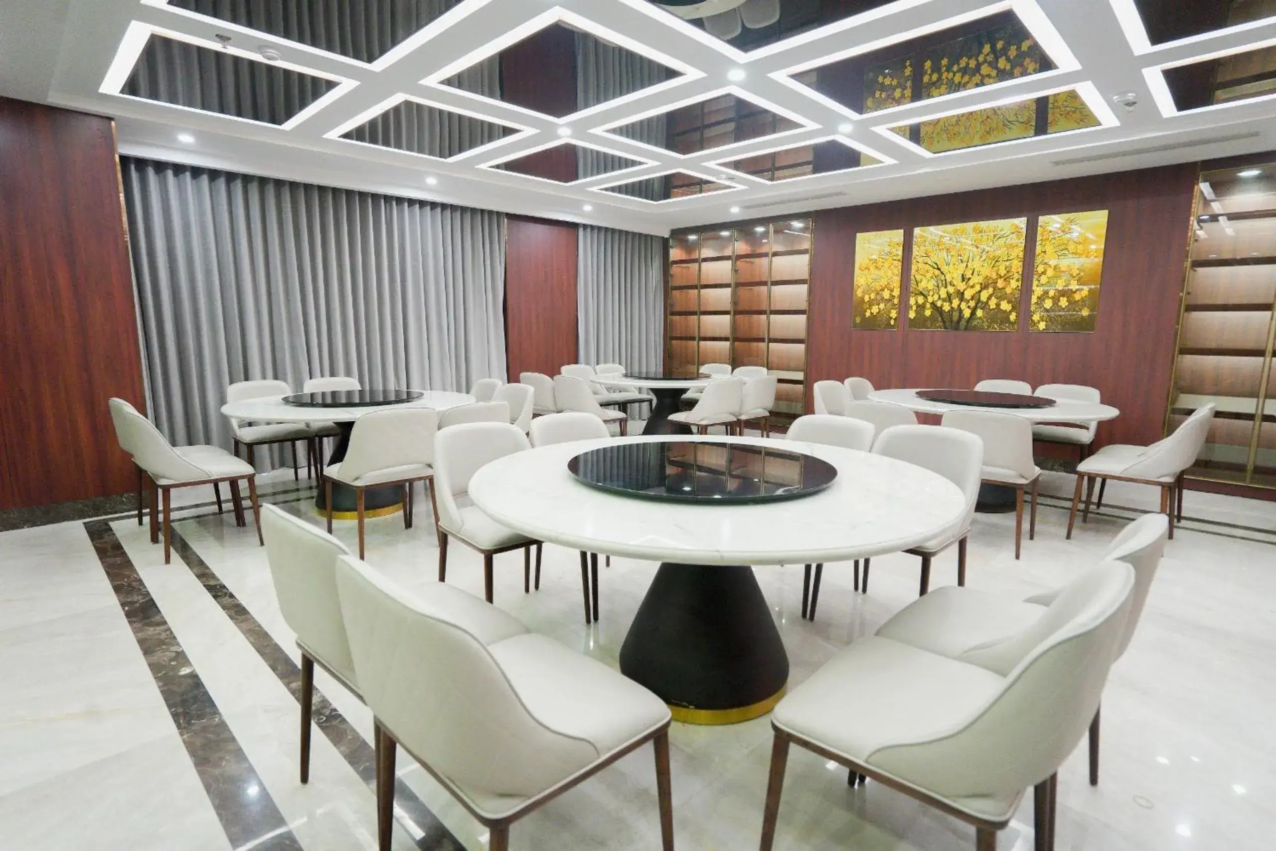 Restaurant/places to eat in Cửa Đông Luxury Hotel Restaurant/places to eat in Cửa Đông Luxury Hotel