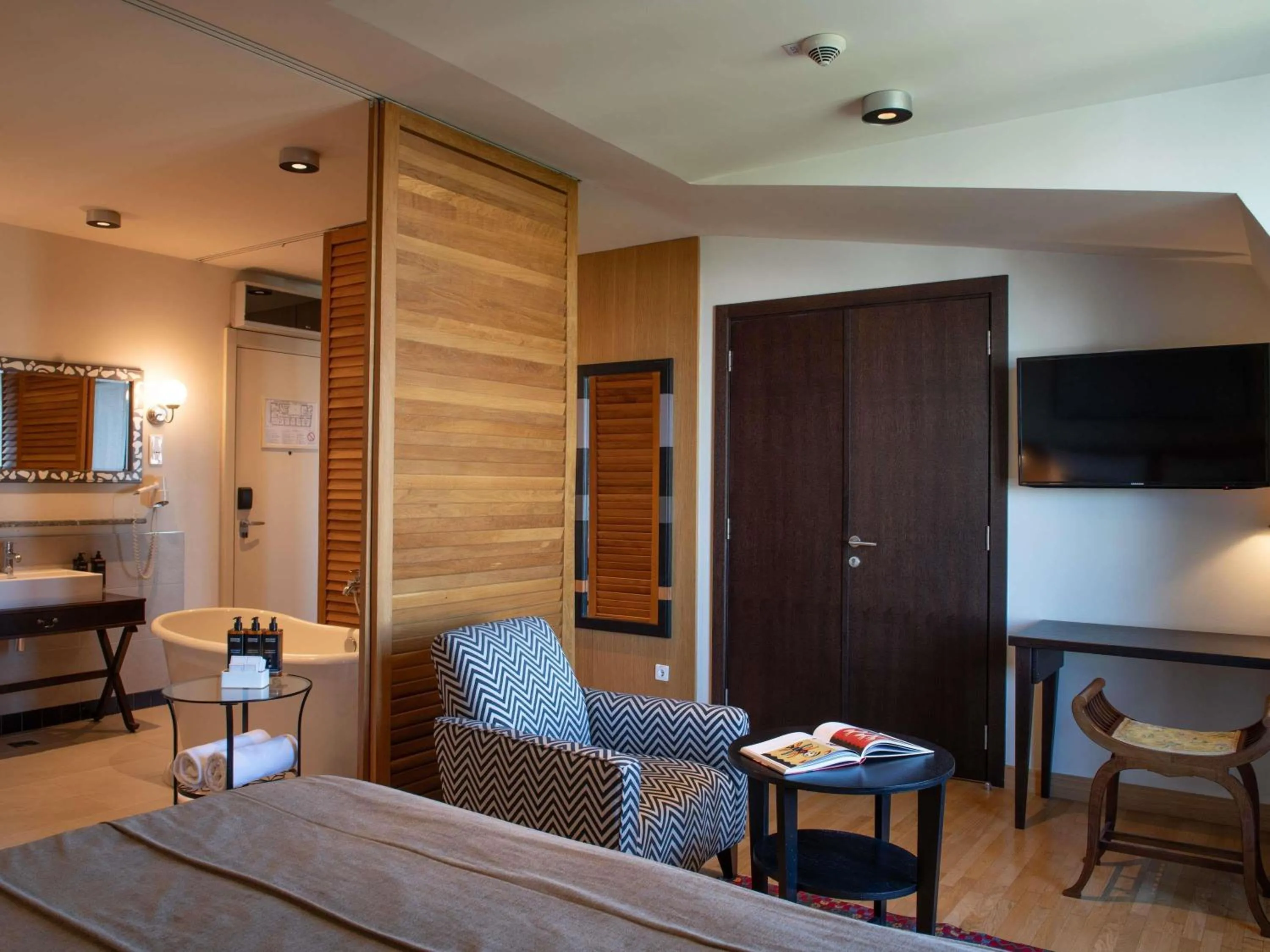 Bedroom, Bed in Mercure Belgrade Excelsior