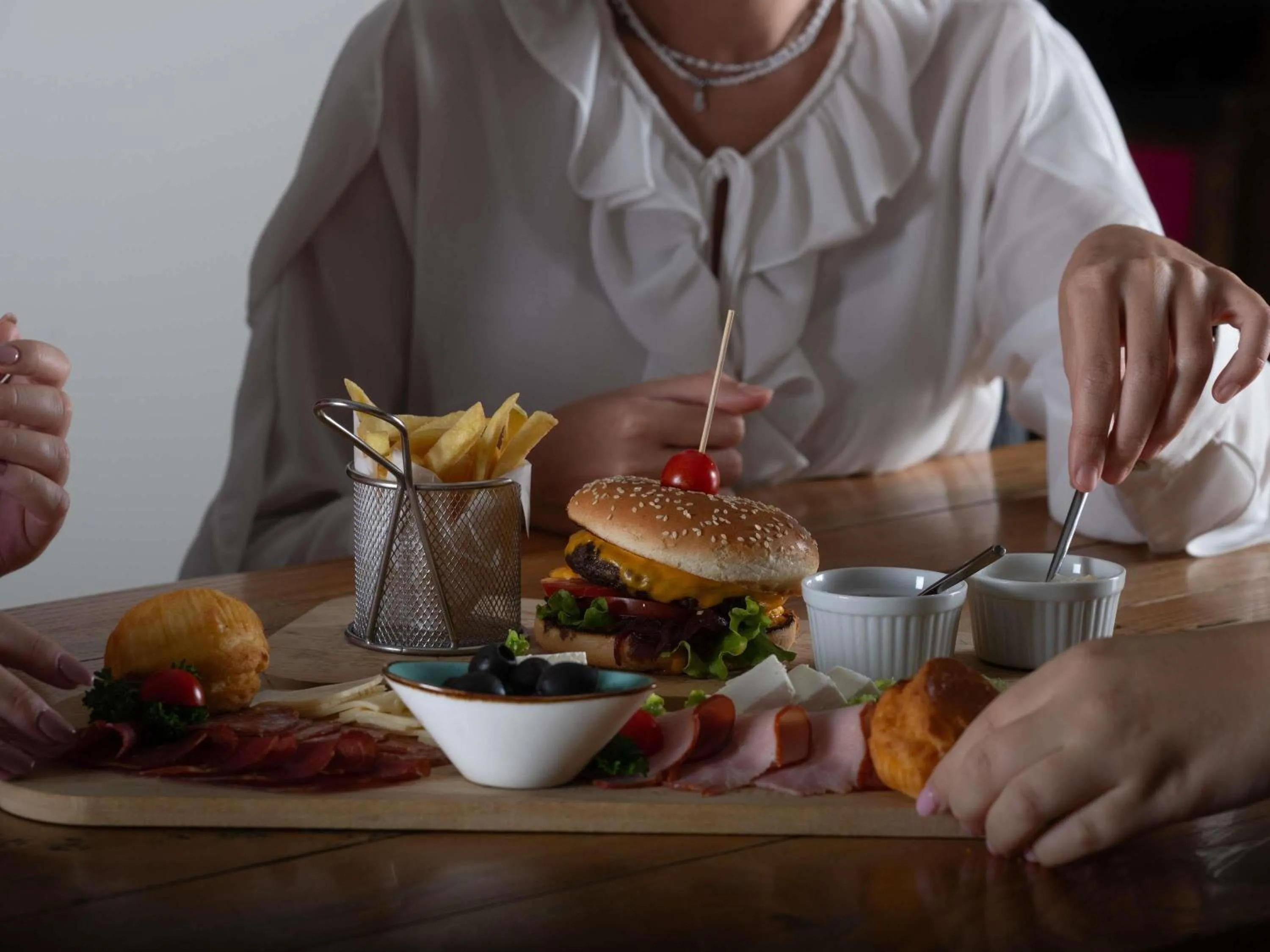 Restaurant/places to eat in Mercure Belgrade Excelsior