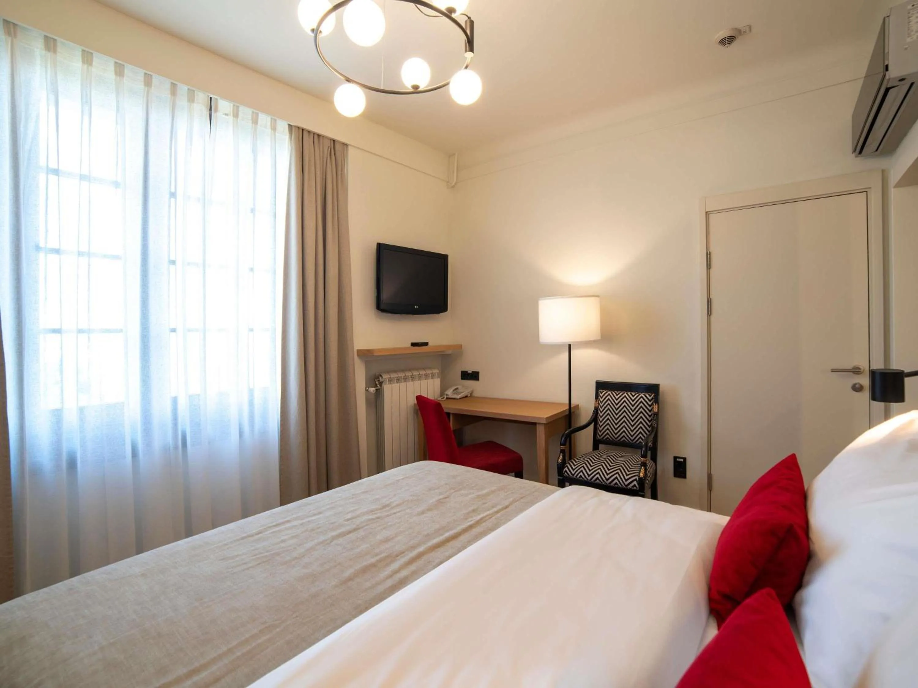 Bedroom, Bed in Mercure Belgrade Excelsior