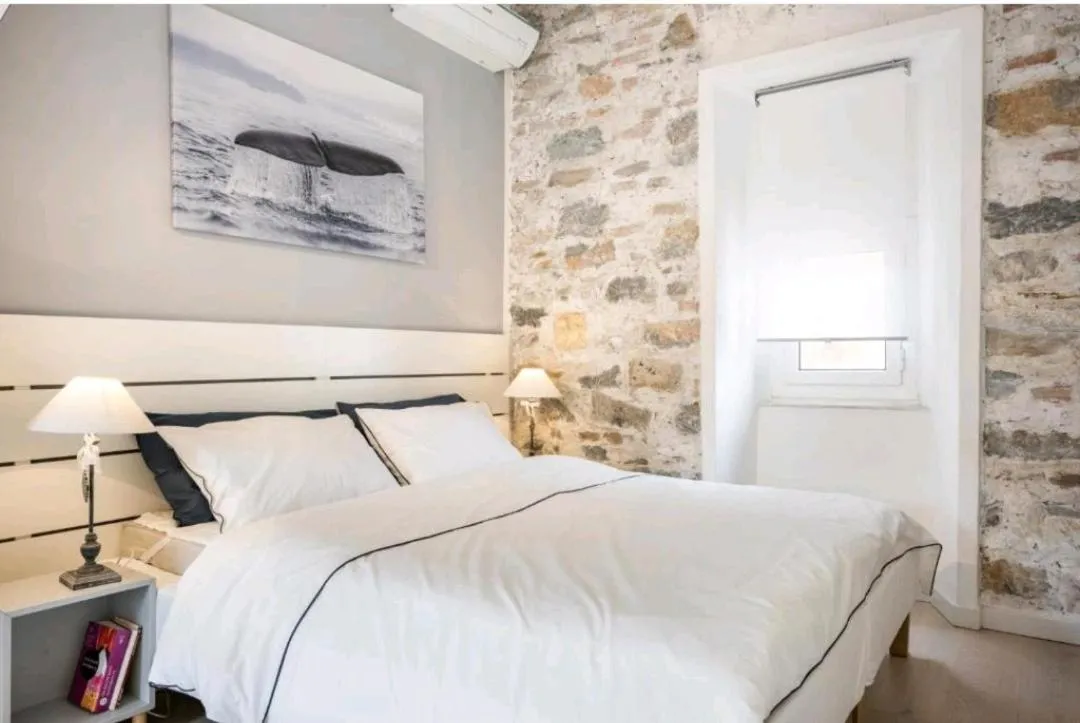Whale Song Apartment - with private parking