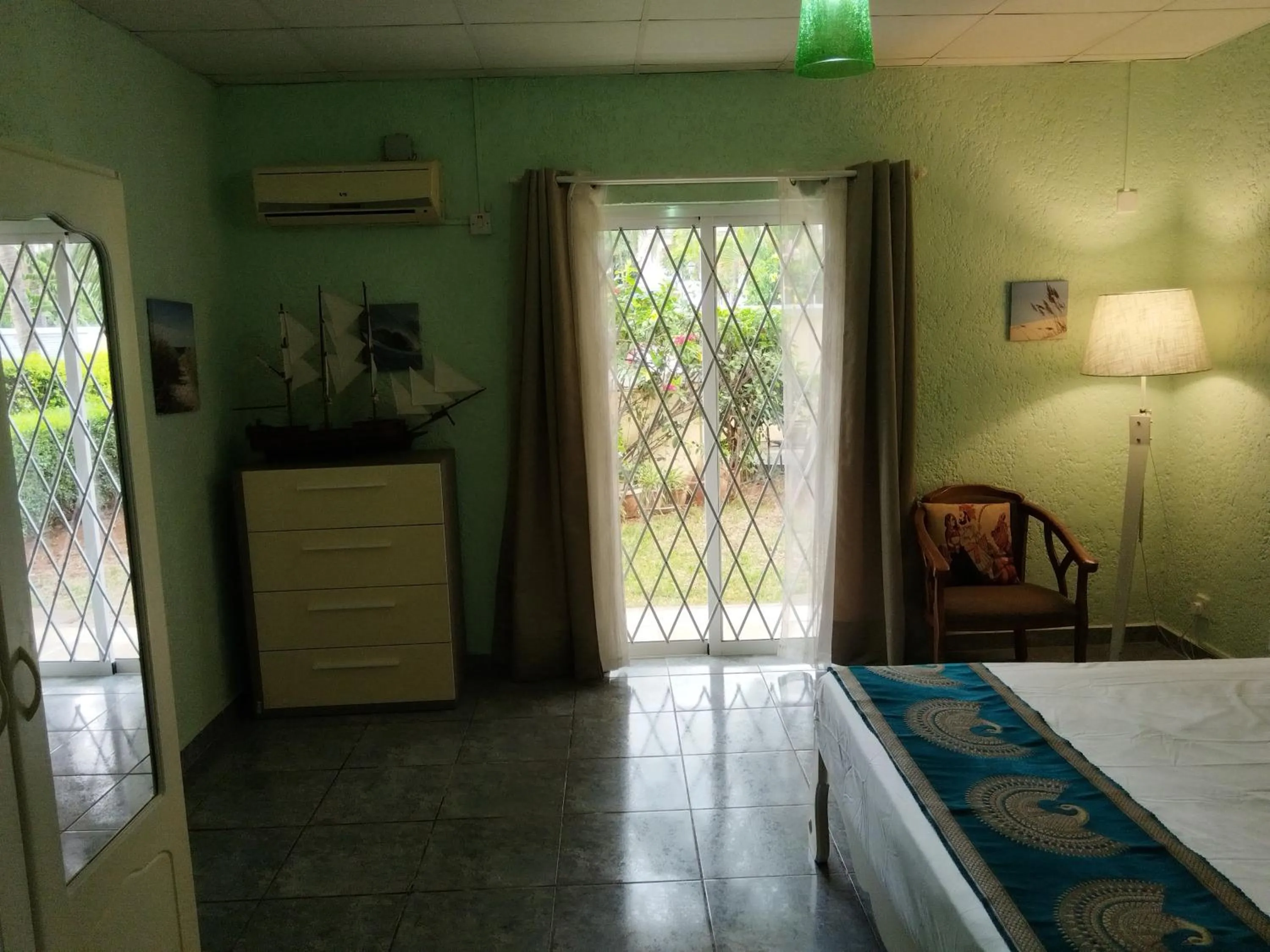 Bed in Opp Swimming Poll, Ground Floor, Flic En Flac