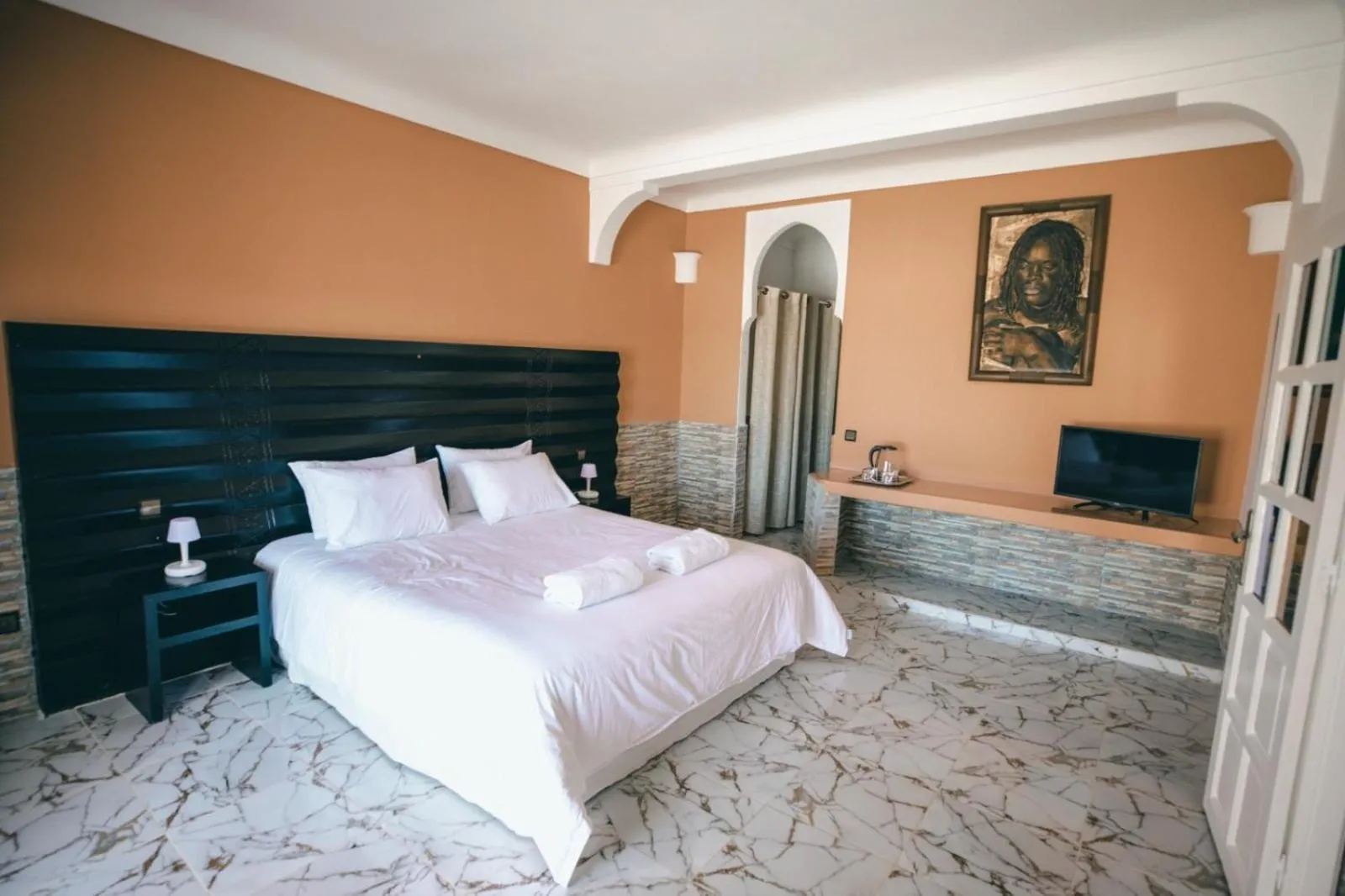 Photo of the whole room, Bed in Hôtel Calipau Riad Maison d'Hôtes