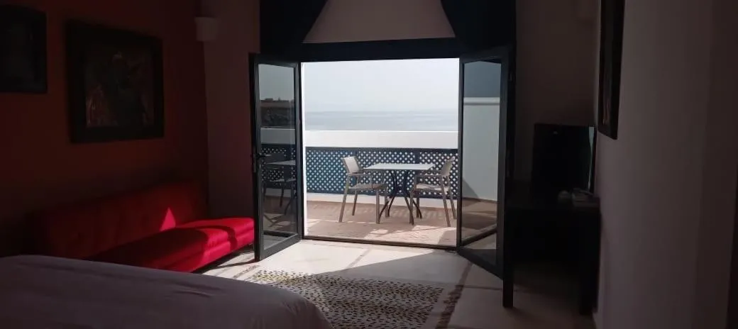 Balcony/Terrace, Bed in Hôtel Calipau Riad Maison d'Hôtes