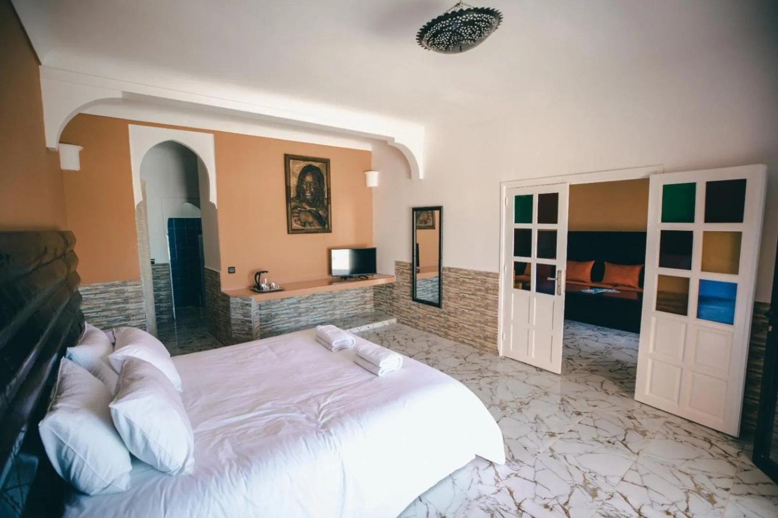 Photo of the whole room, Bed in Hôtel Calipau Riad Maison d'Hôtes