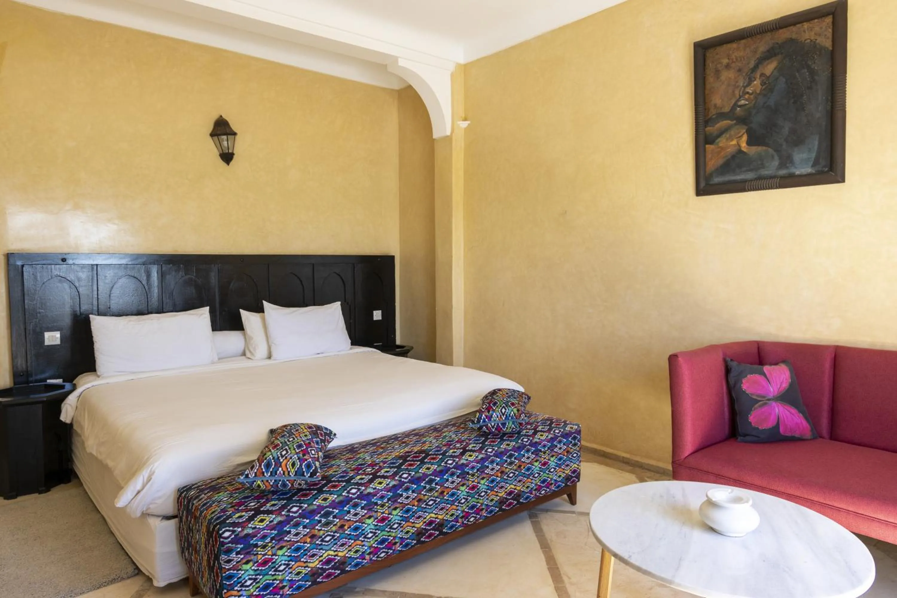 Photo of the whole room, Bed in Hôtel Calipau Riad Maison d'Hôtes