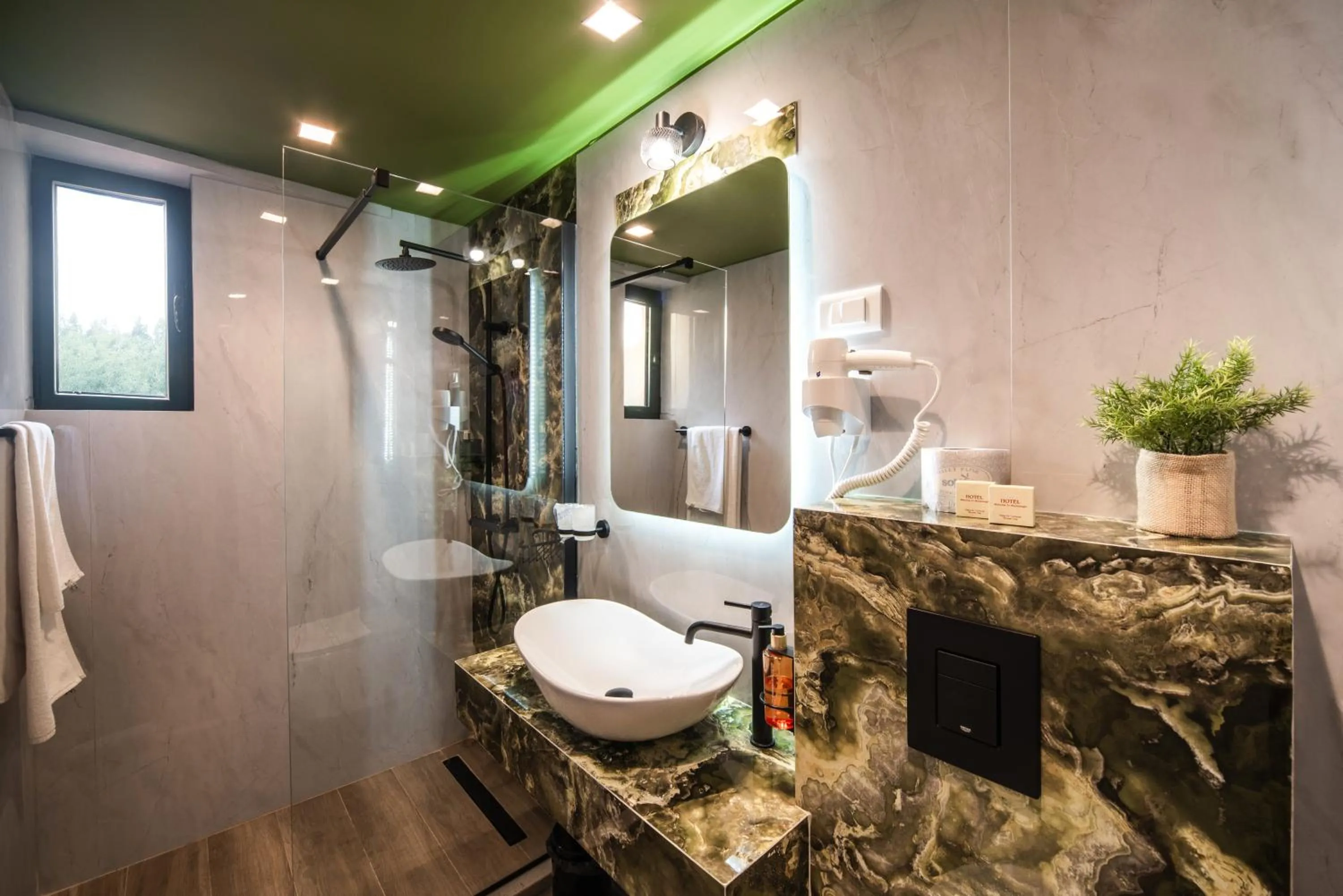 Shower in Hotel Kerber