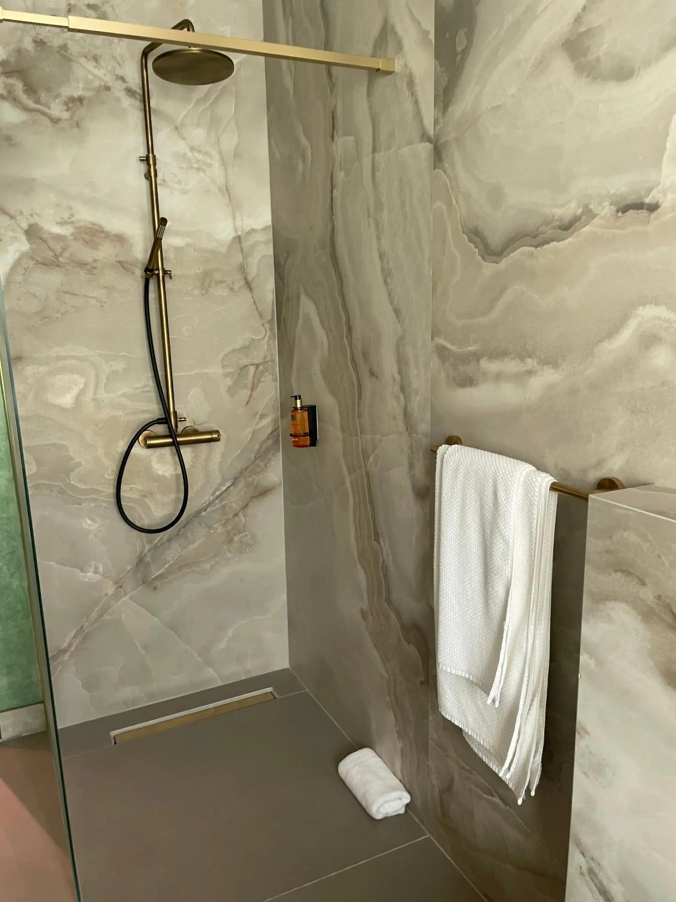 Shower in Hotel Kerber