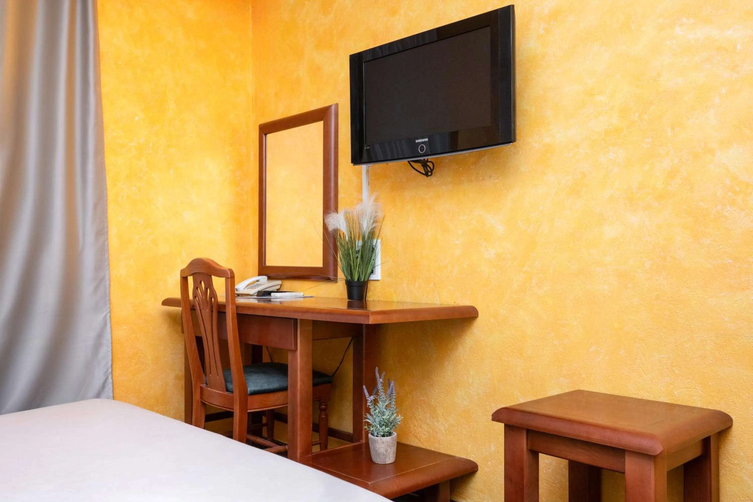 Bedroom, Bed in Hotel Kerber