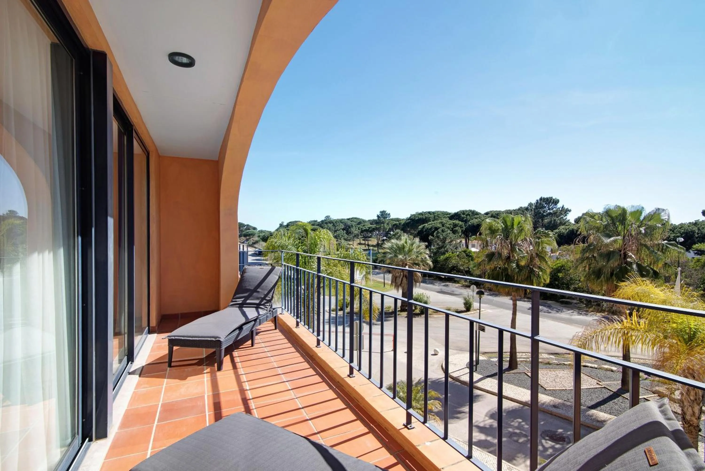 Property building in Apartamento T2 Vilasol Morgadinho