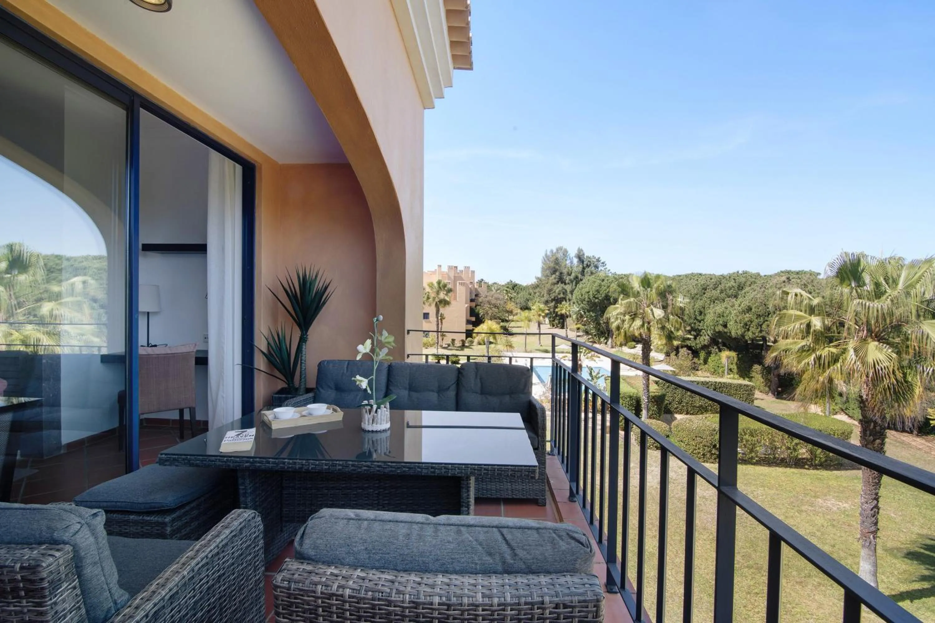 Property building in Apartamento T2 Vilasol Morgadinho