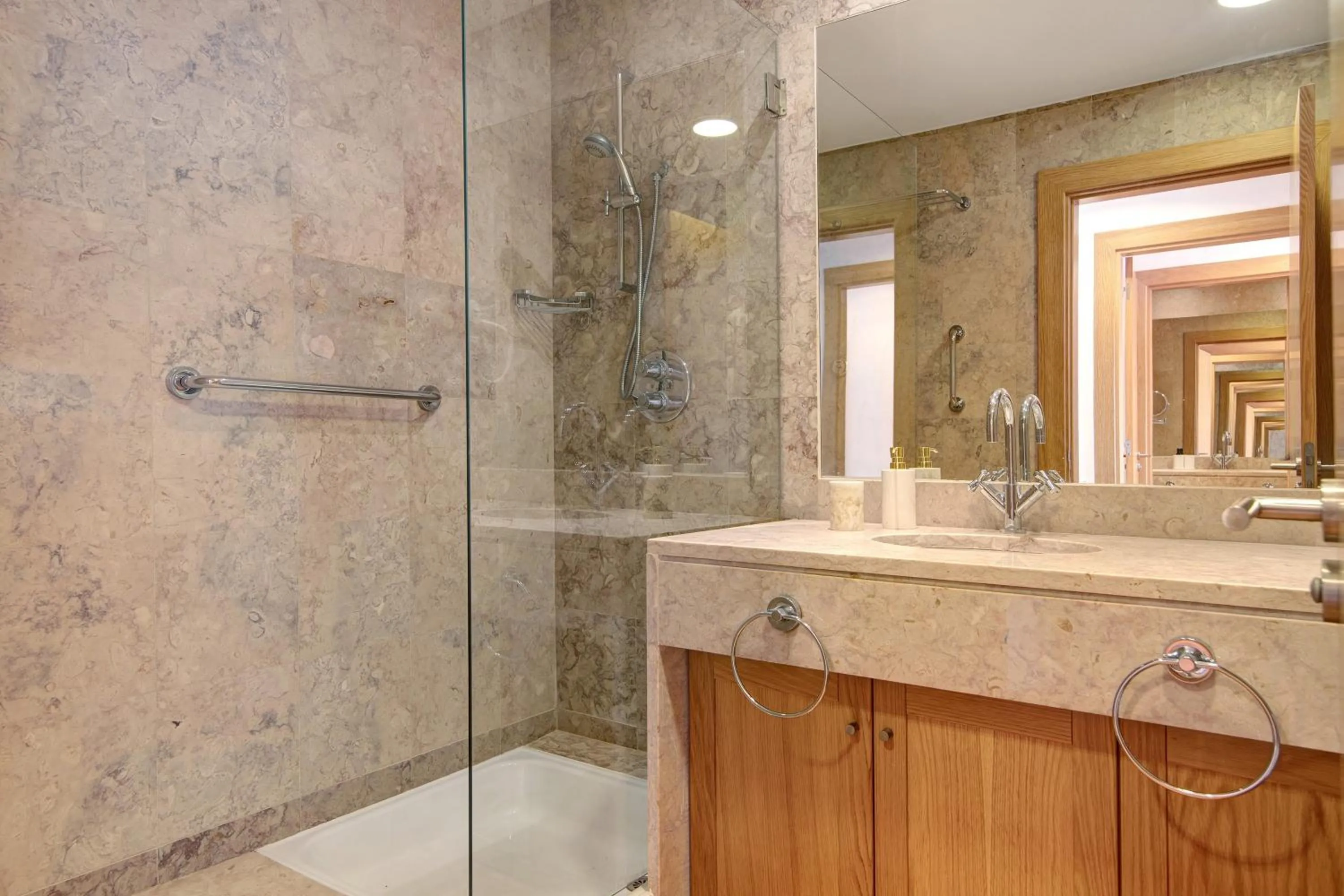 Bathroom in Apartamento T2 Vilasol Morgadinho