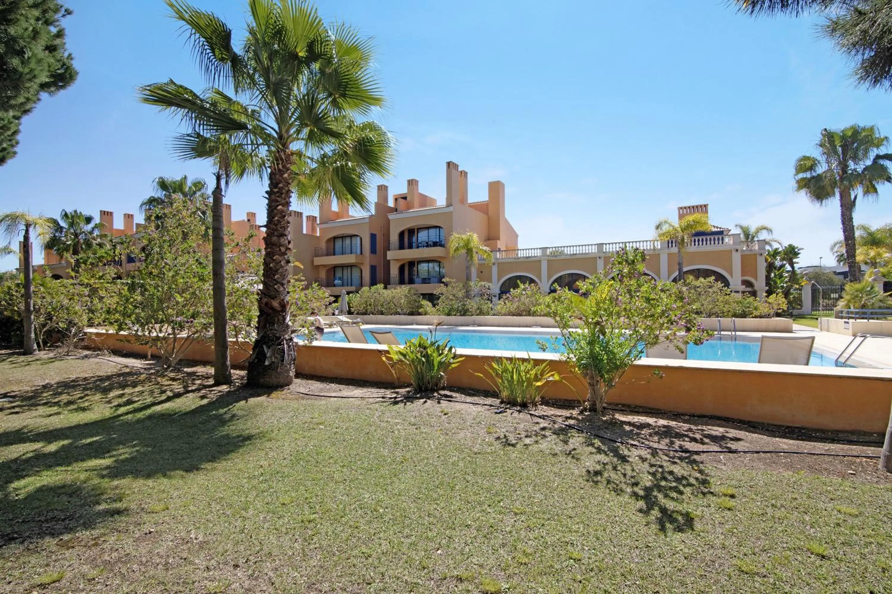 Property building in Apartamento T2 Vilasol Morgadinho