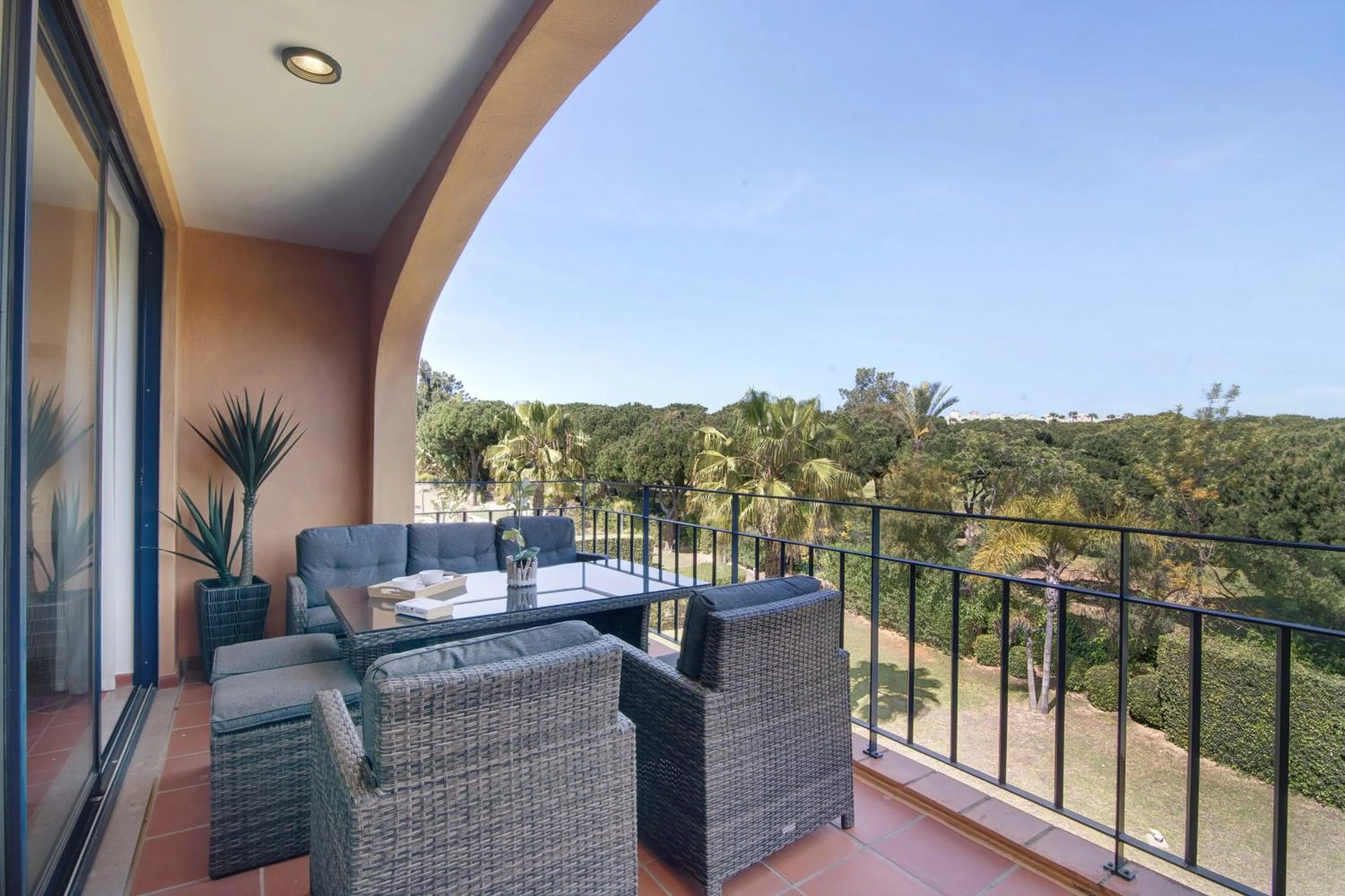 Property building in Apartamento T2 Vilasol Morgadinho