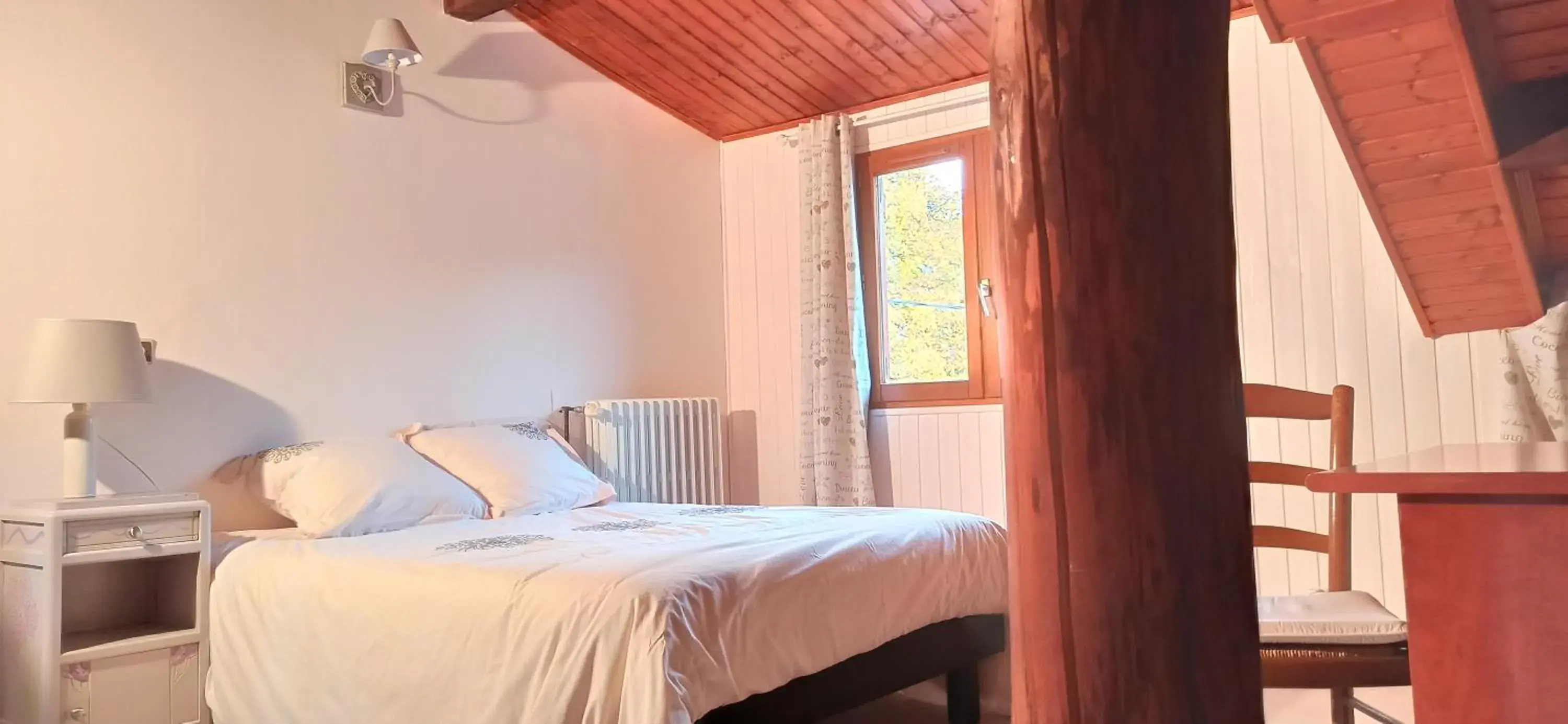Double Room with Private Bathroom in Maison au calme Double Room with Private Bathroom in Maison au calme