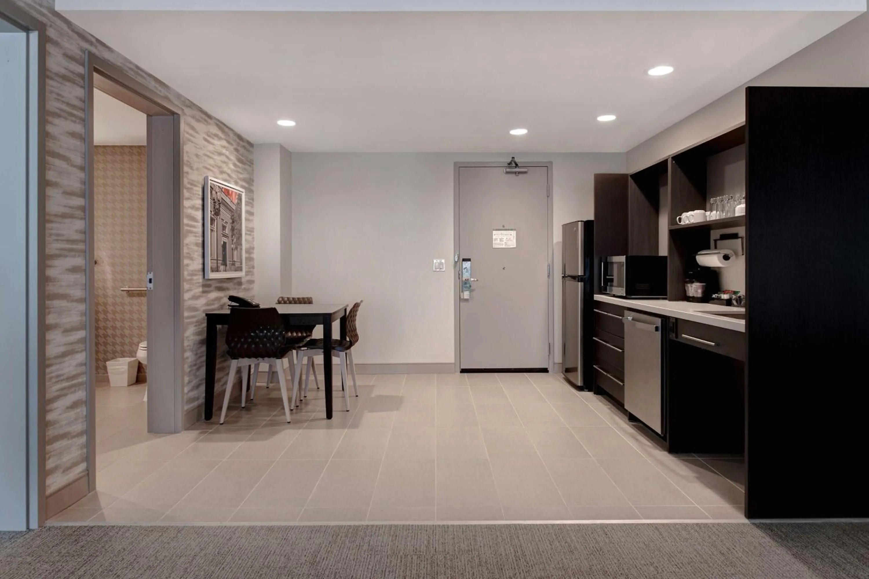 Kitchen or kitchenette in Home2 Suites By Hilton Fayetteville North