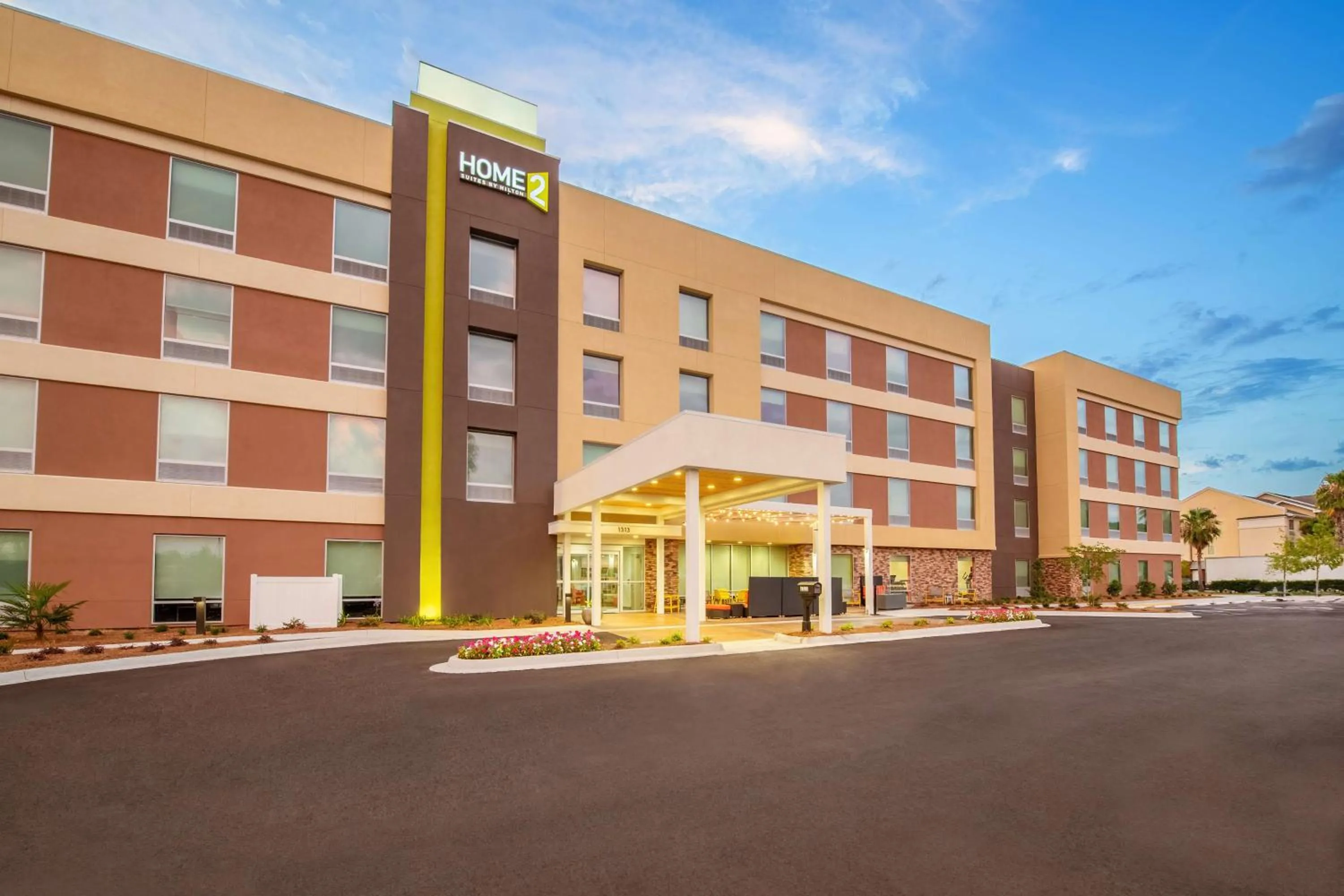 Property building in Home2 Suites By Hilton Kingsland