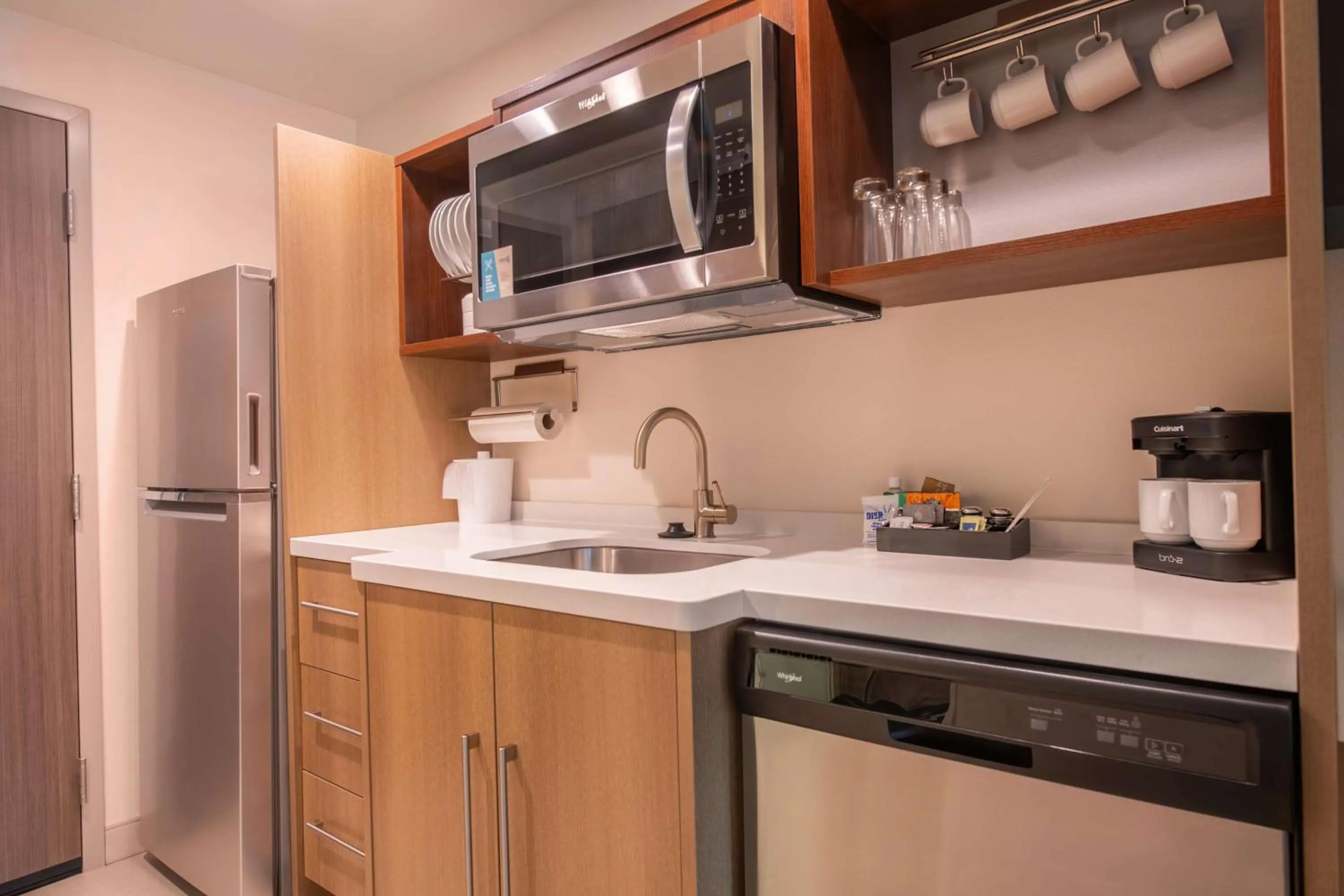 Kitchen or kitchenette in Home2 Suites By Hilton Kingsland