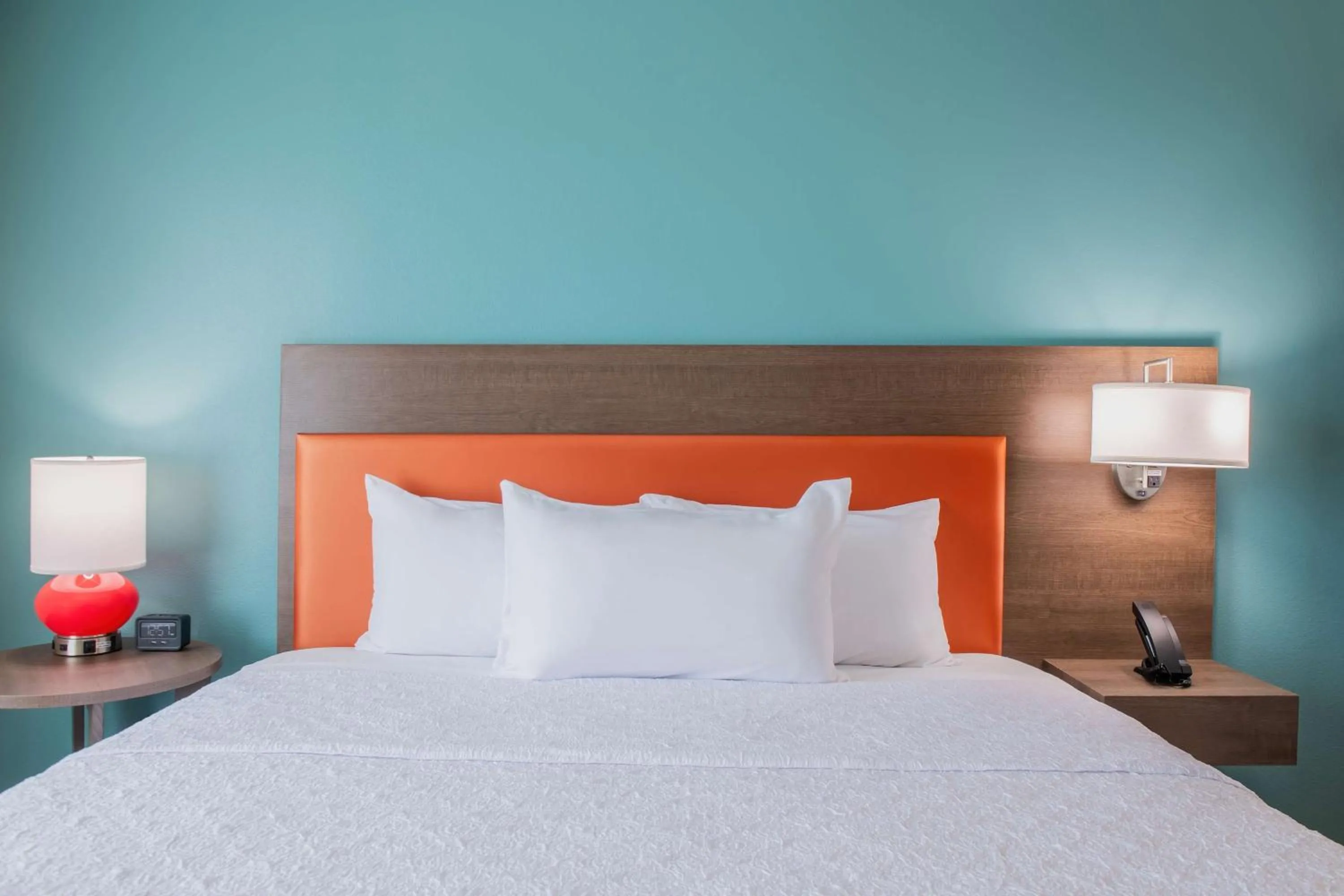 Bed in Home2 Suites By Hilton Kingsland