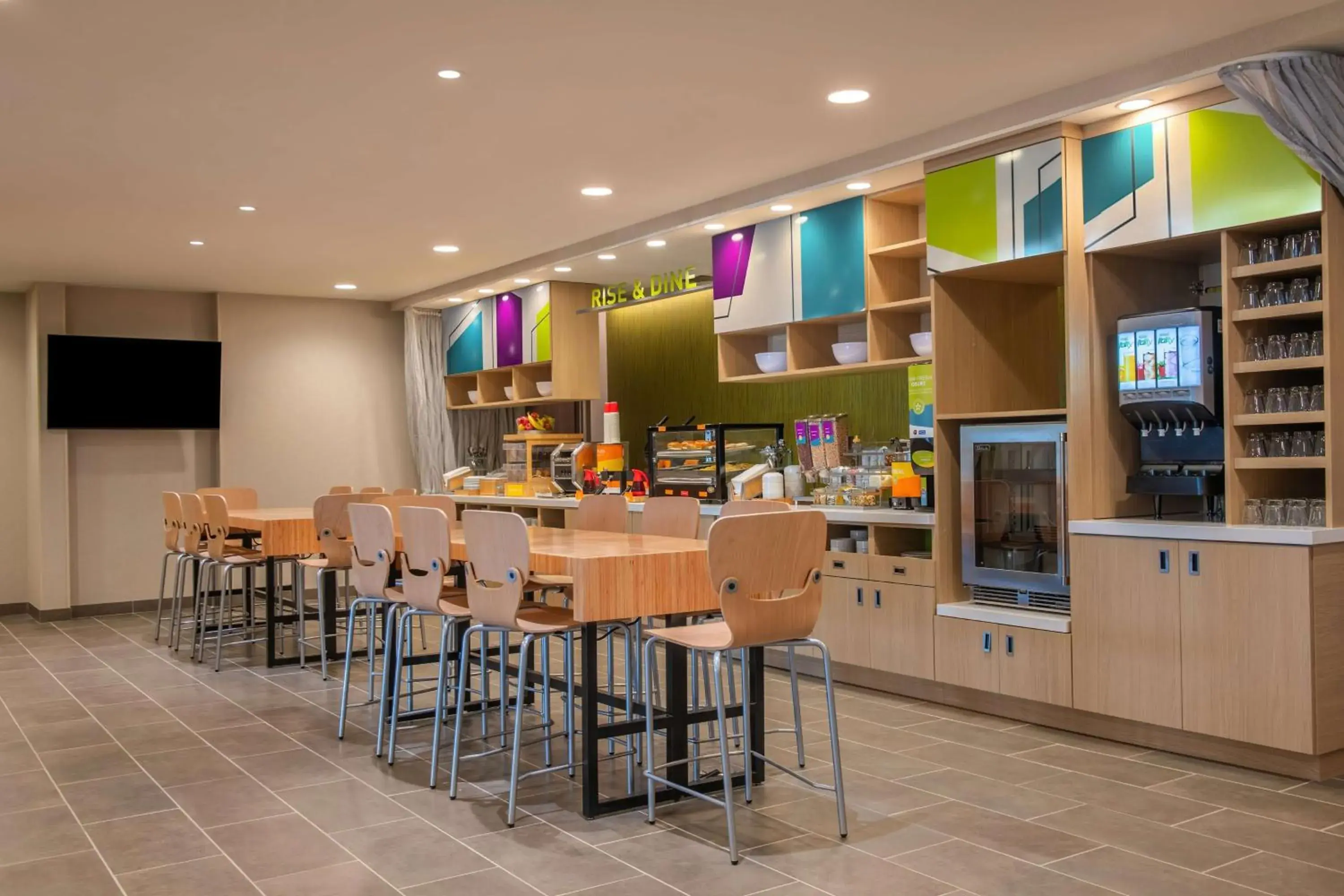 Breakfast in Home2 Suites By Hilton Kingsland Breakfast in Home2 Suites By Hilton Kingsland