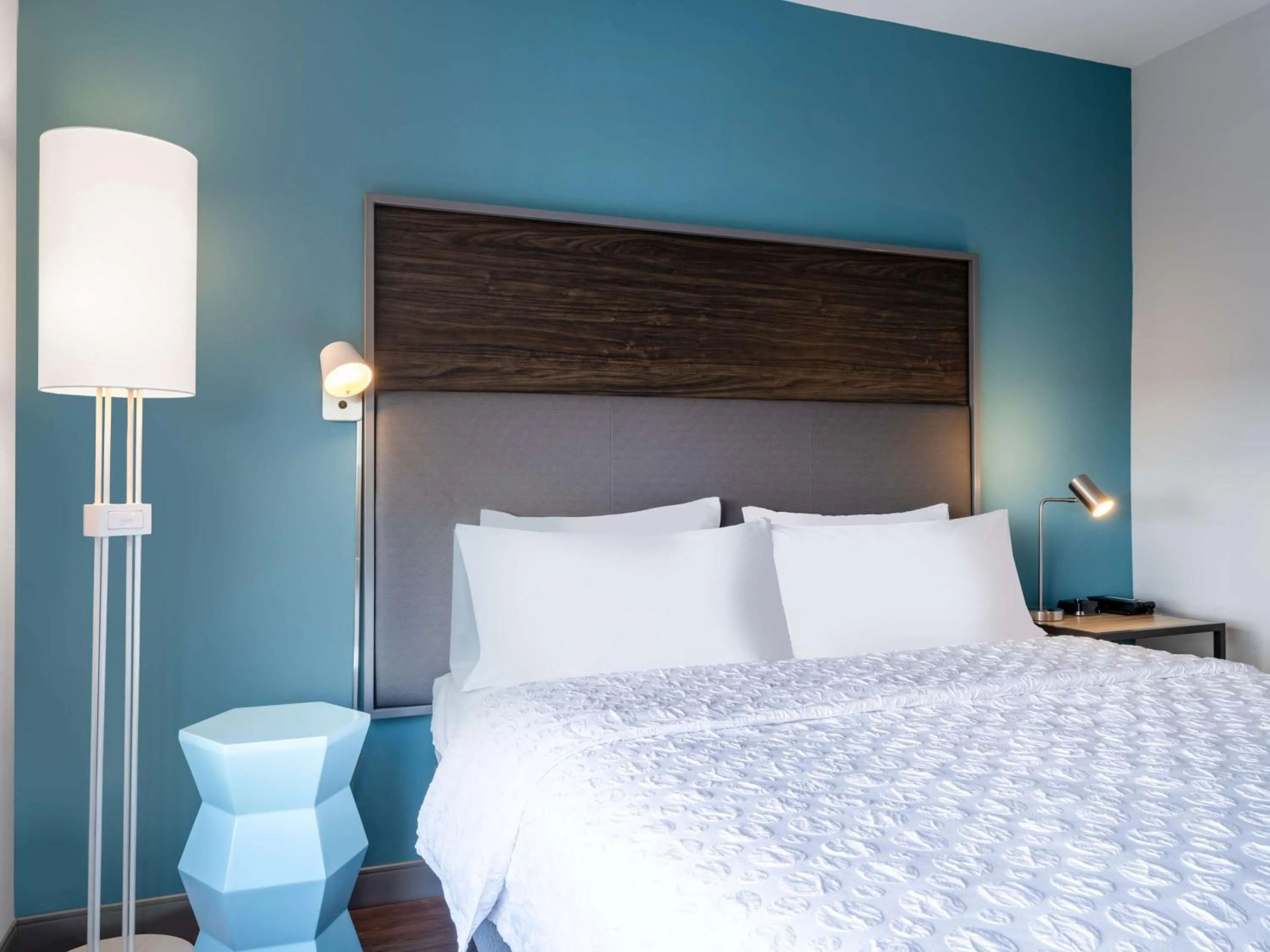 Bed in Tru By Hilton Chesapeake- Greenbrier