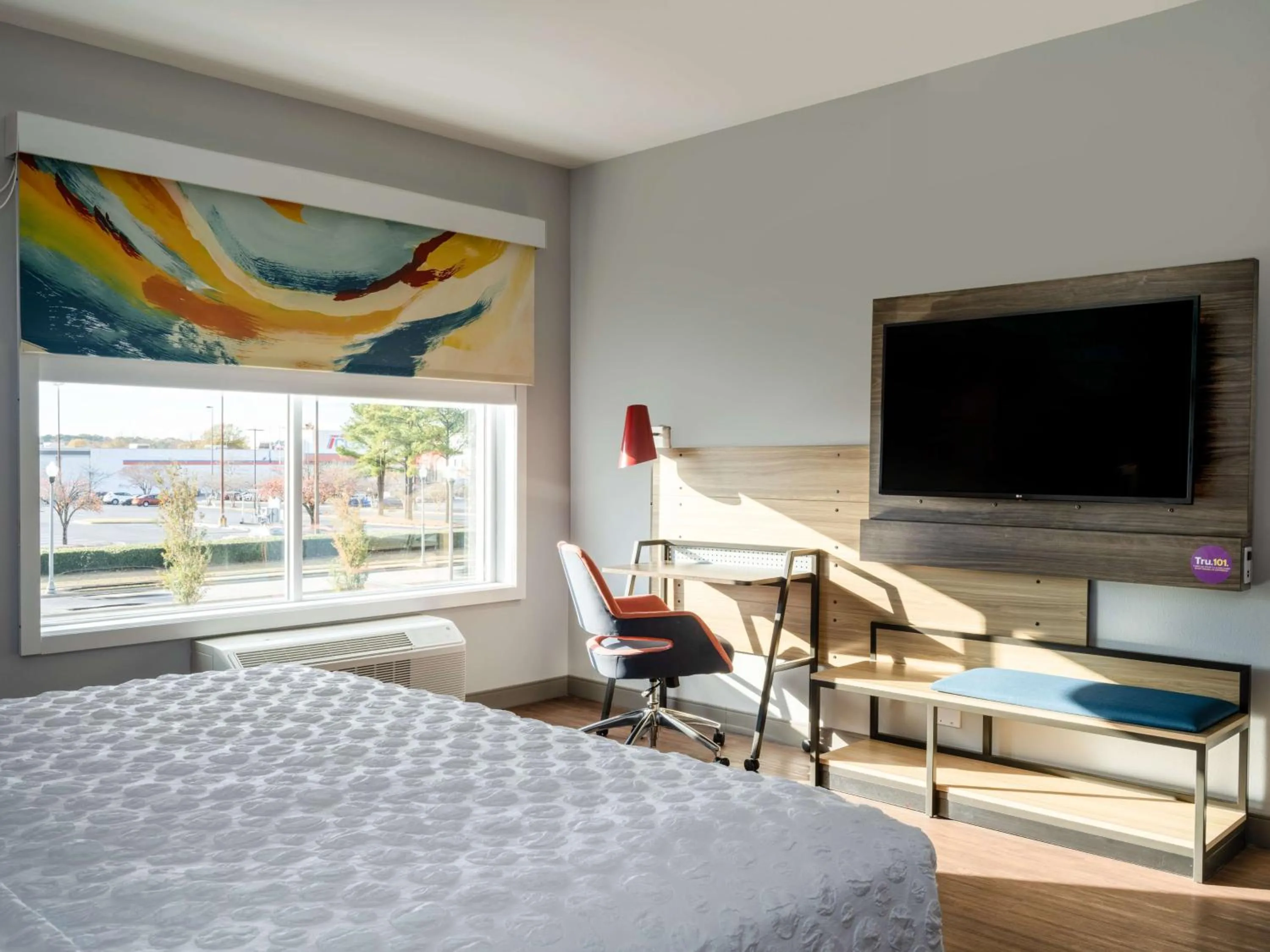 Bedroom, Bed in Tru By Hilton Chesapeake- Greenbrier