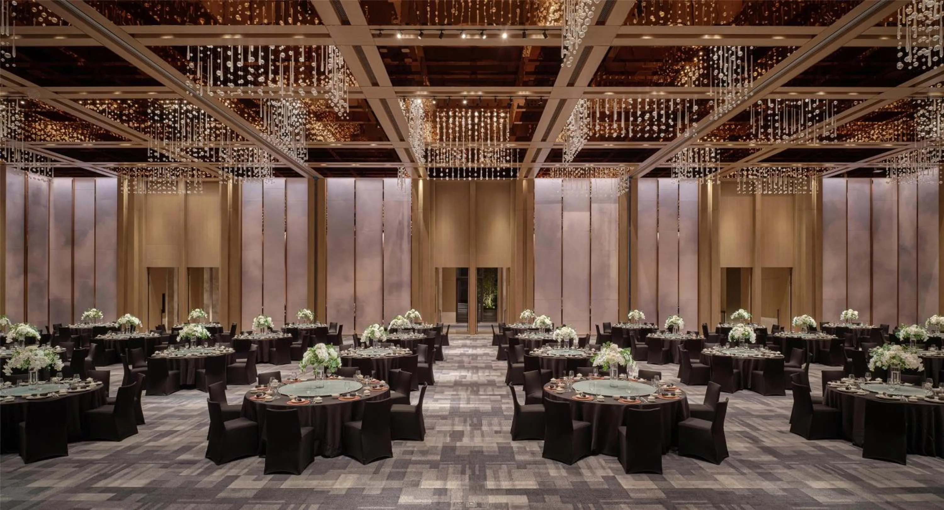 Meeting/conference room in Conrad Shenzhen, the first art museum hotel in Greater Bay Area with the stunning bay and sunset view in the hotel terrace