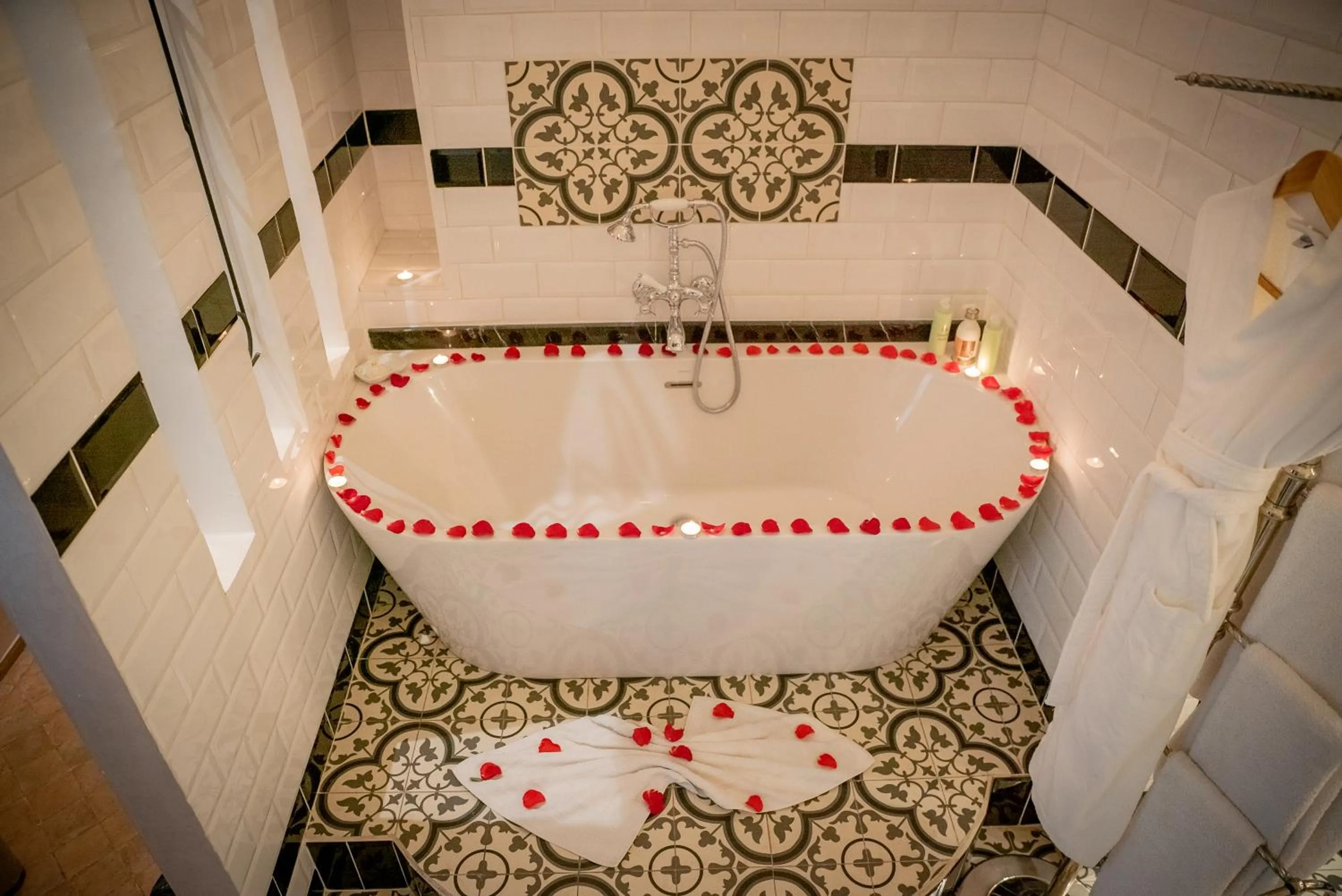 Bath in Demeures d'Orient Riad & Spa