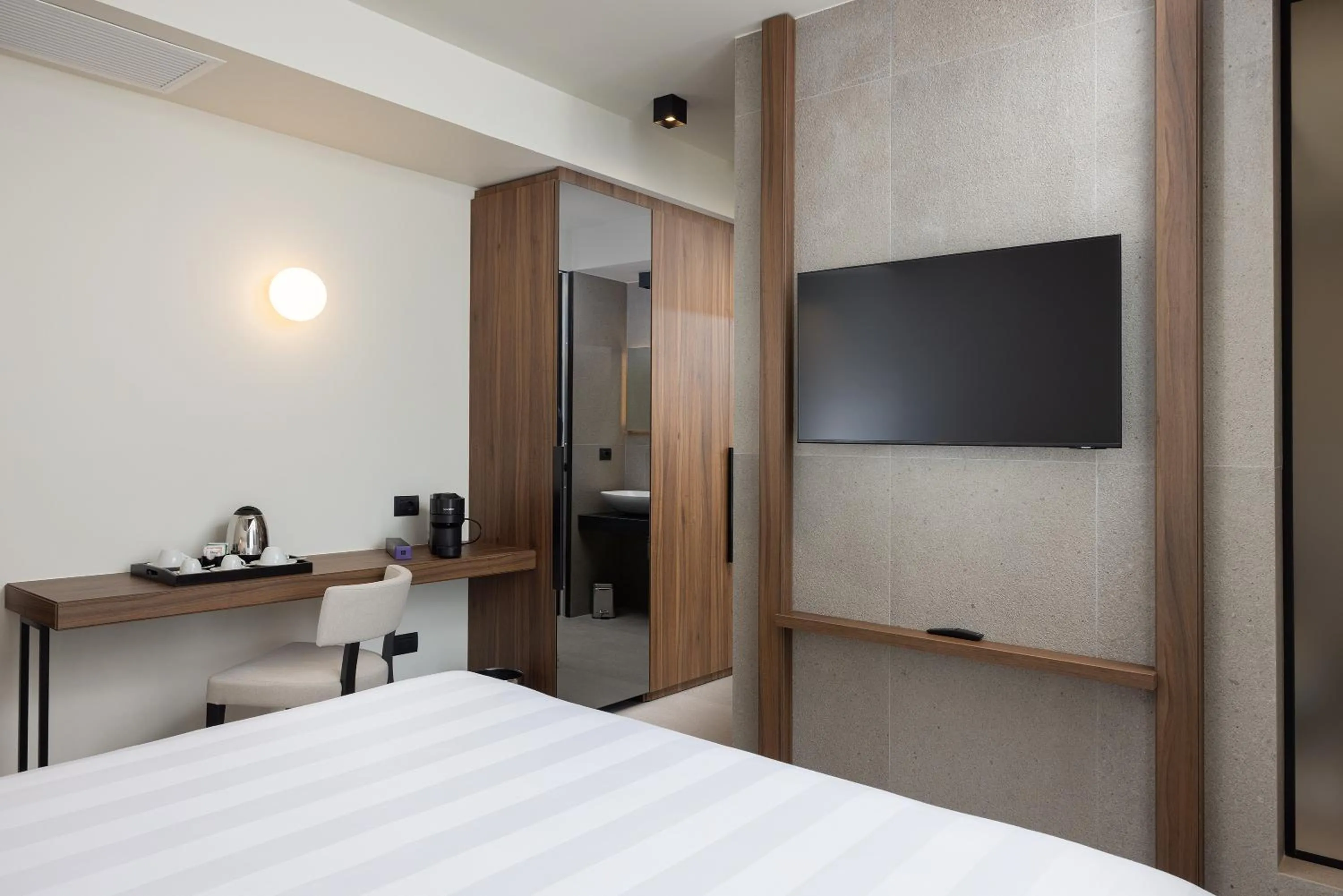 Photo of the whole room, Bed in B21 Lifestyle Hotel