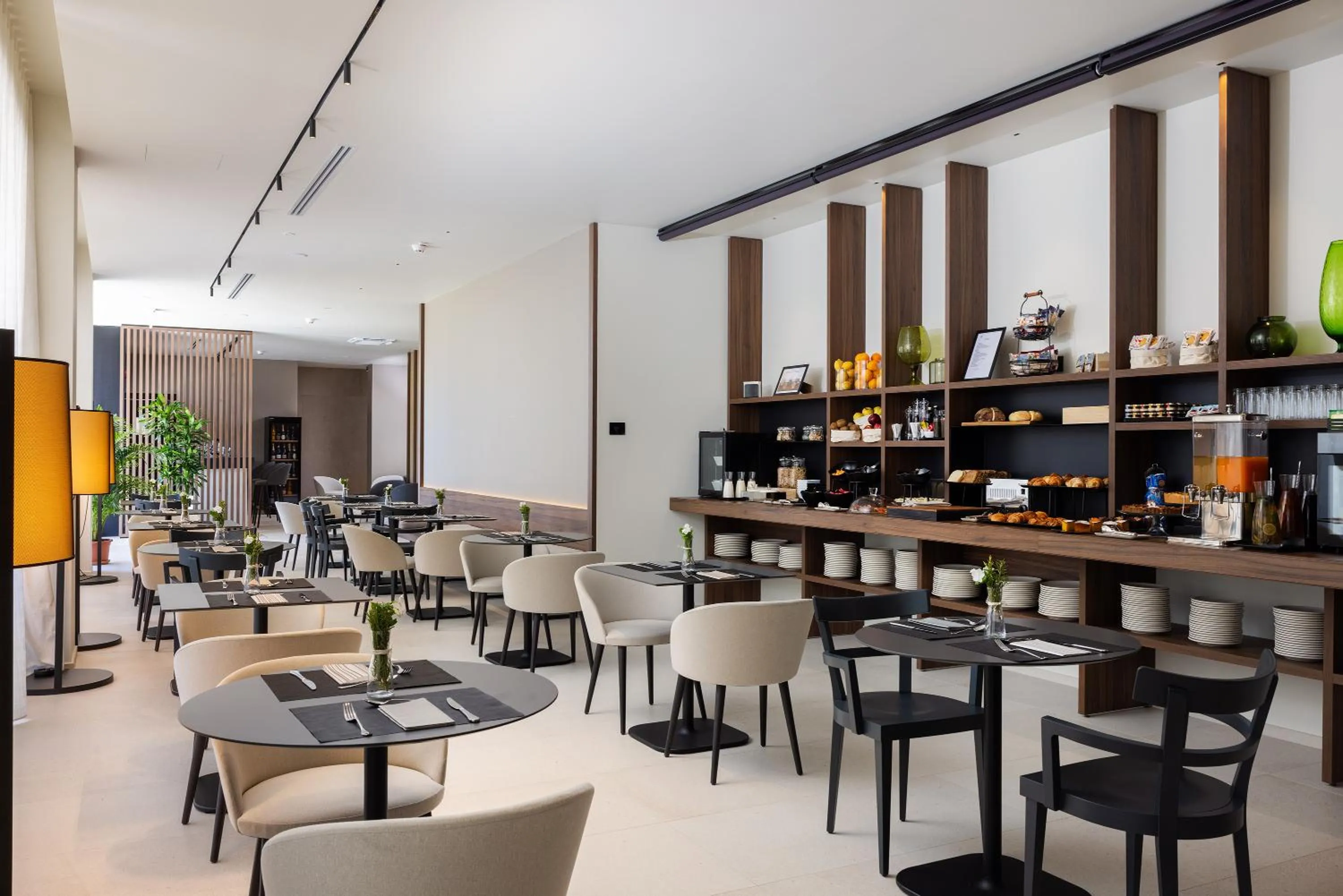 Restaurant/places to eat in B21 Lifestyle Hotel