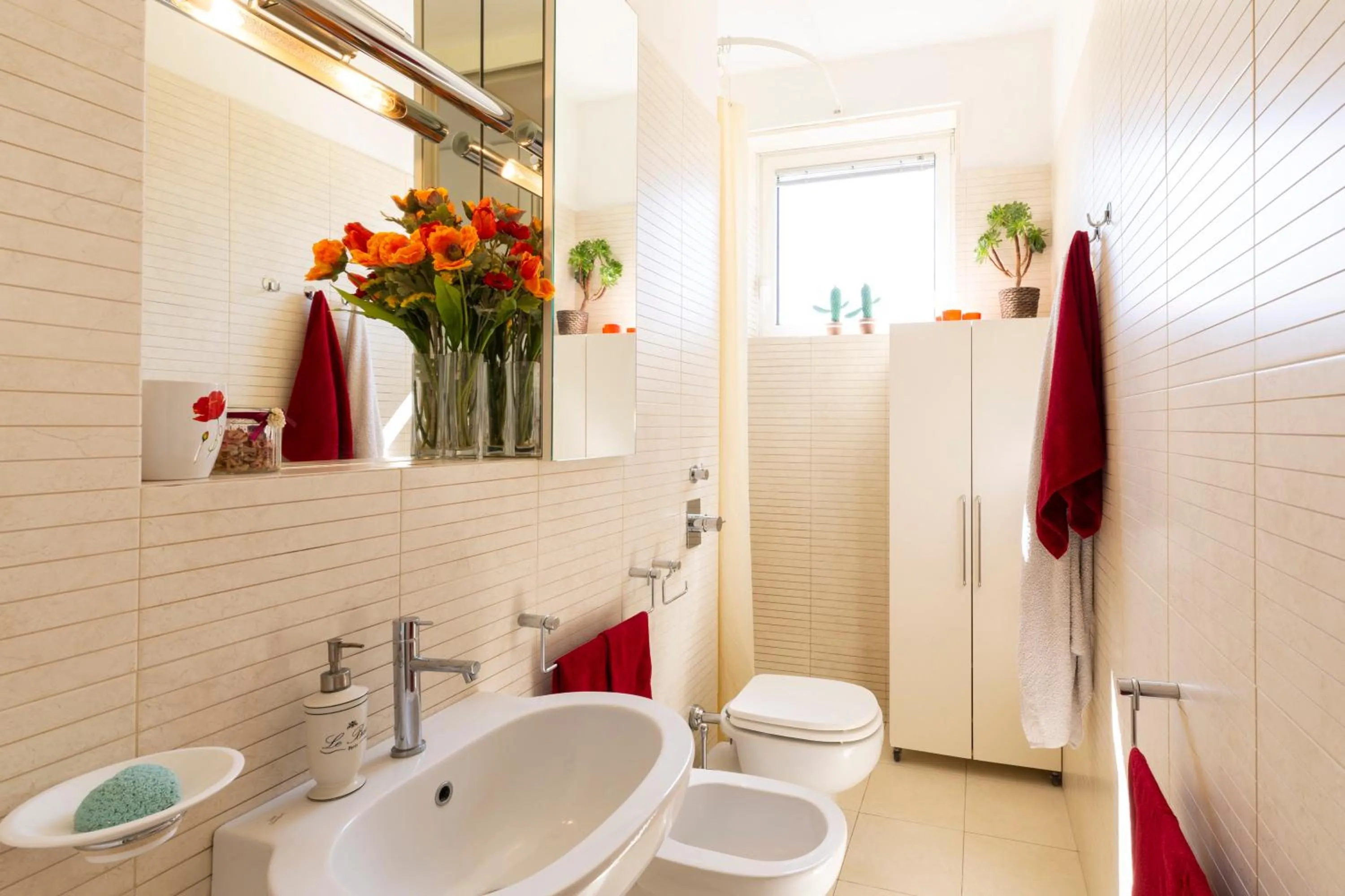 Bathroom in Twins Apartment - Tolstoj District