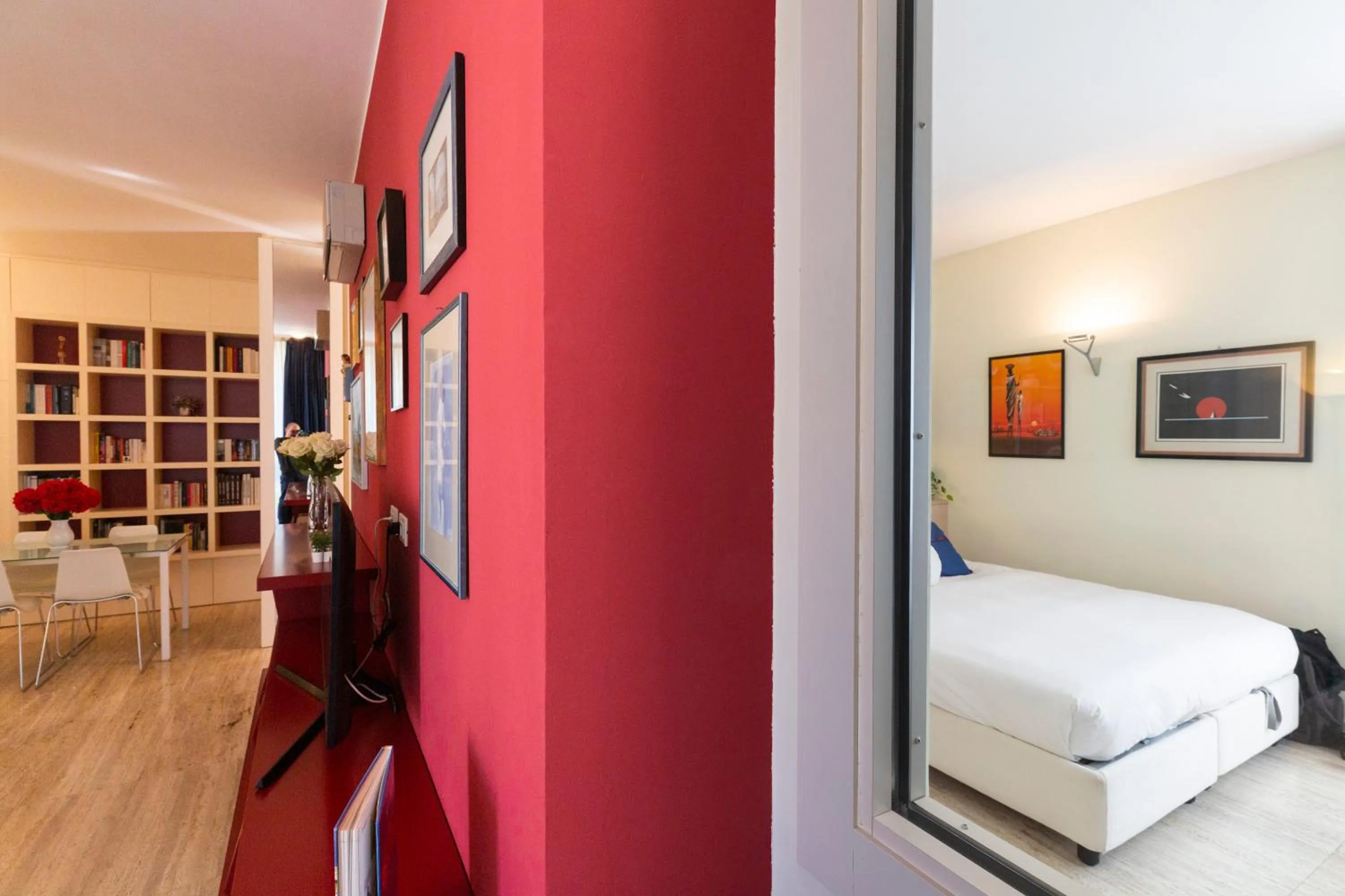 Bedroom, Bed in Twins Apartment - Tolstoj District