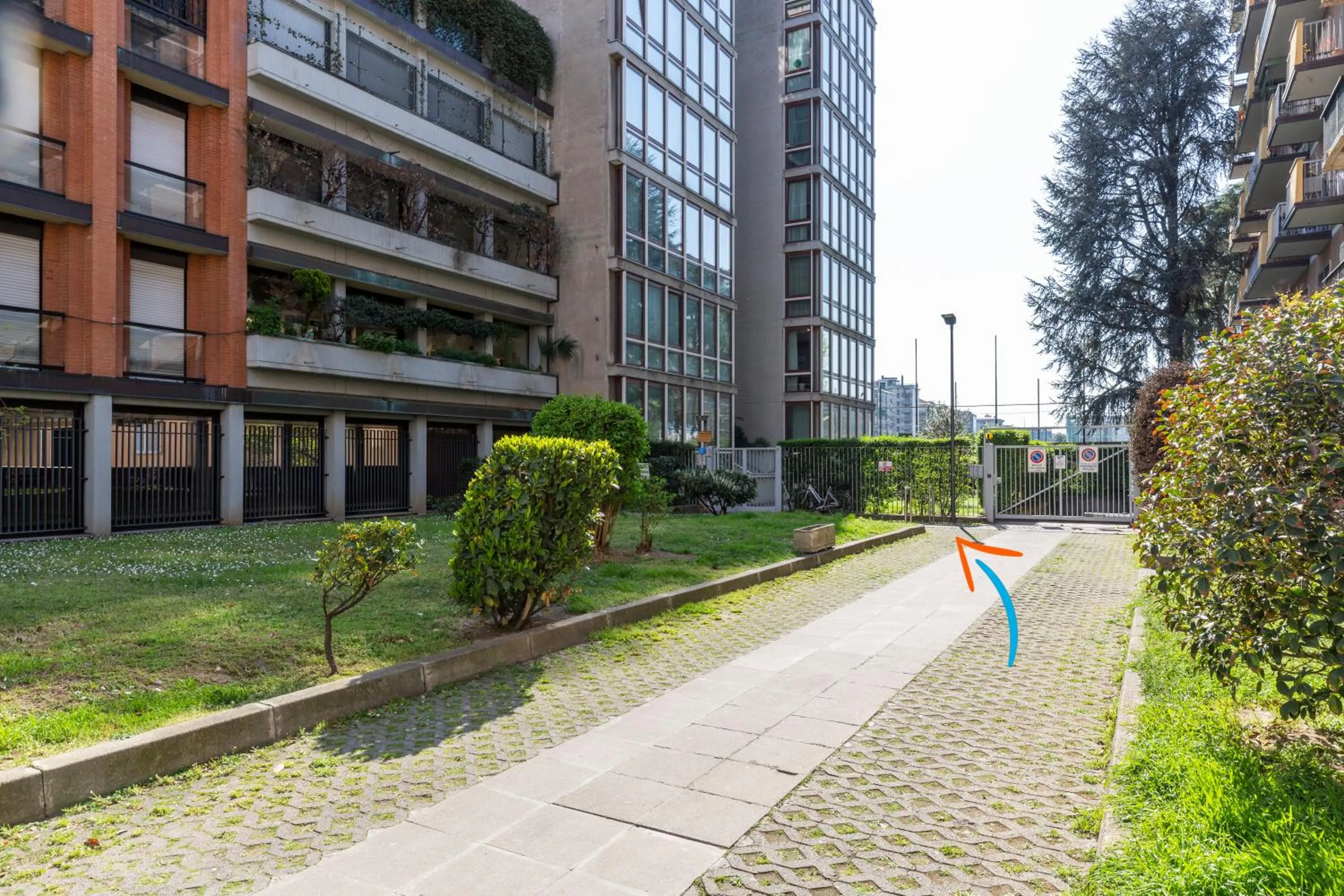 Property building in Twins Apartment - Tolstoj District