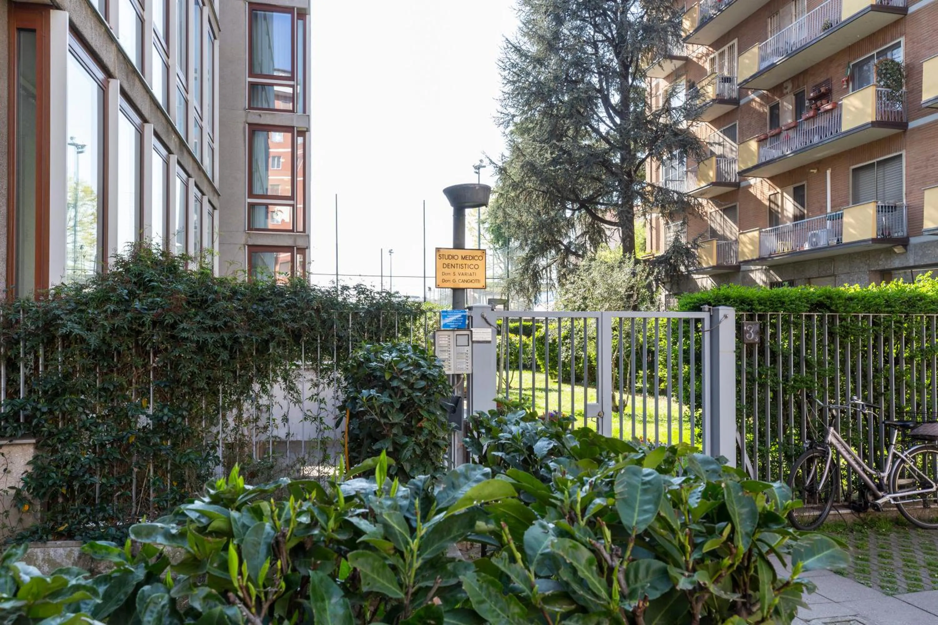 Facade/entrance in Twins Apartment - Tolstoj District