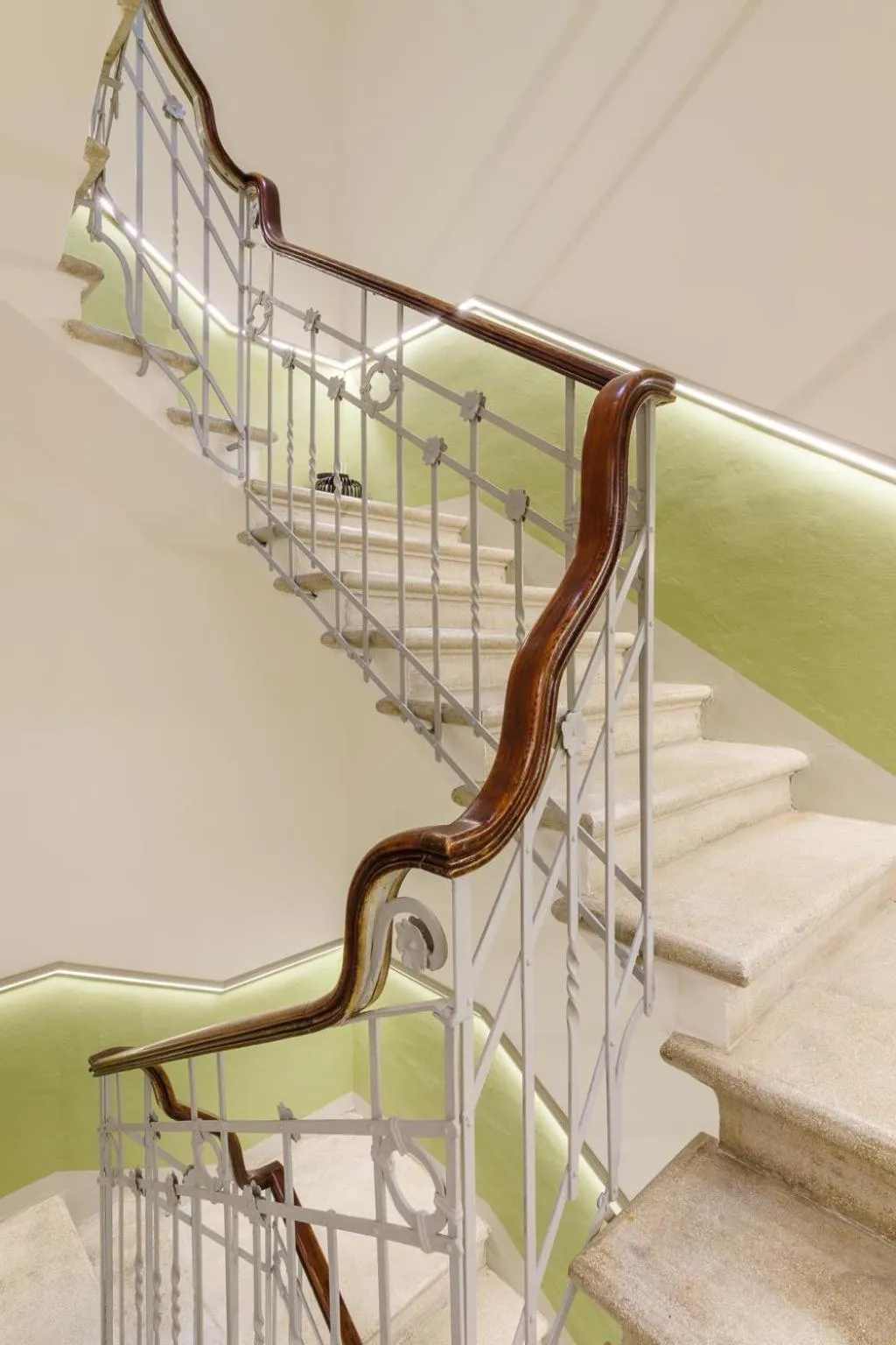 Text overlay in Palazzo Fontana