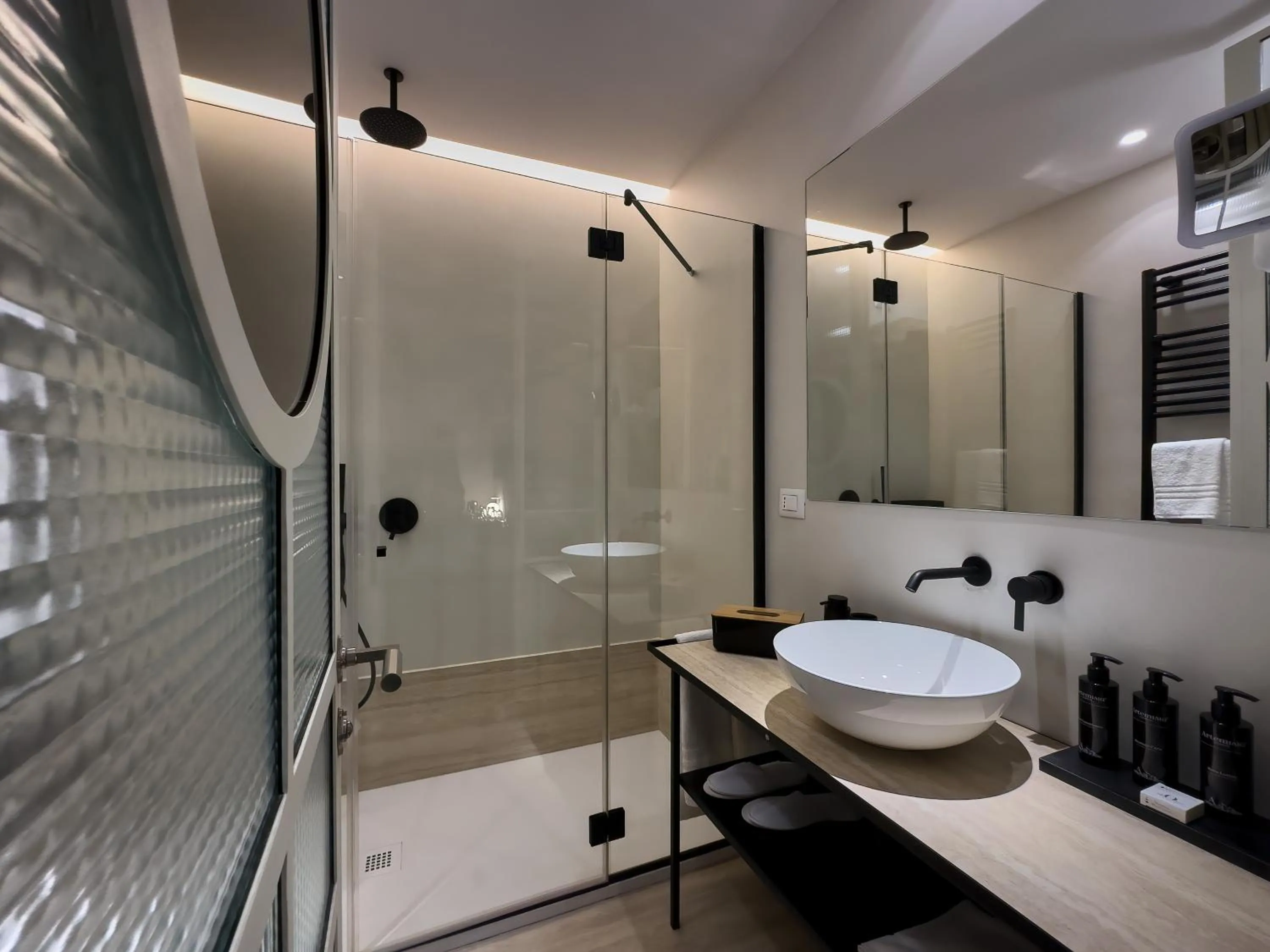 Shower in Artemisia Domus - Giardino