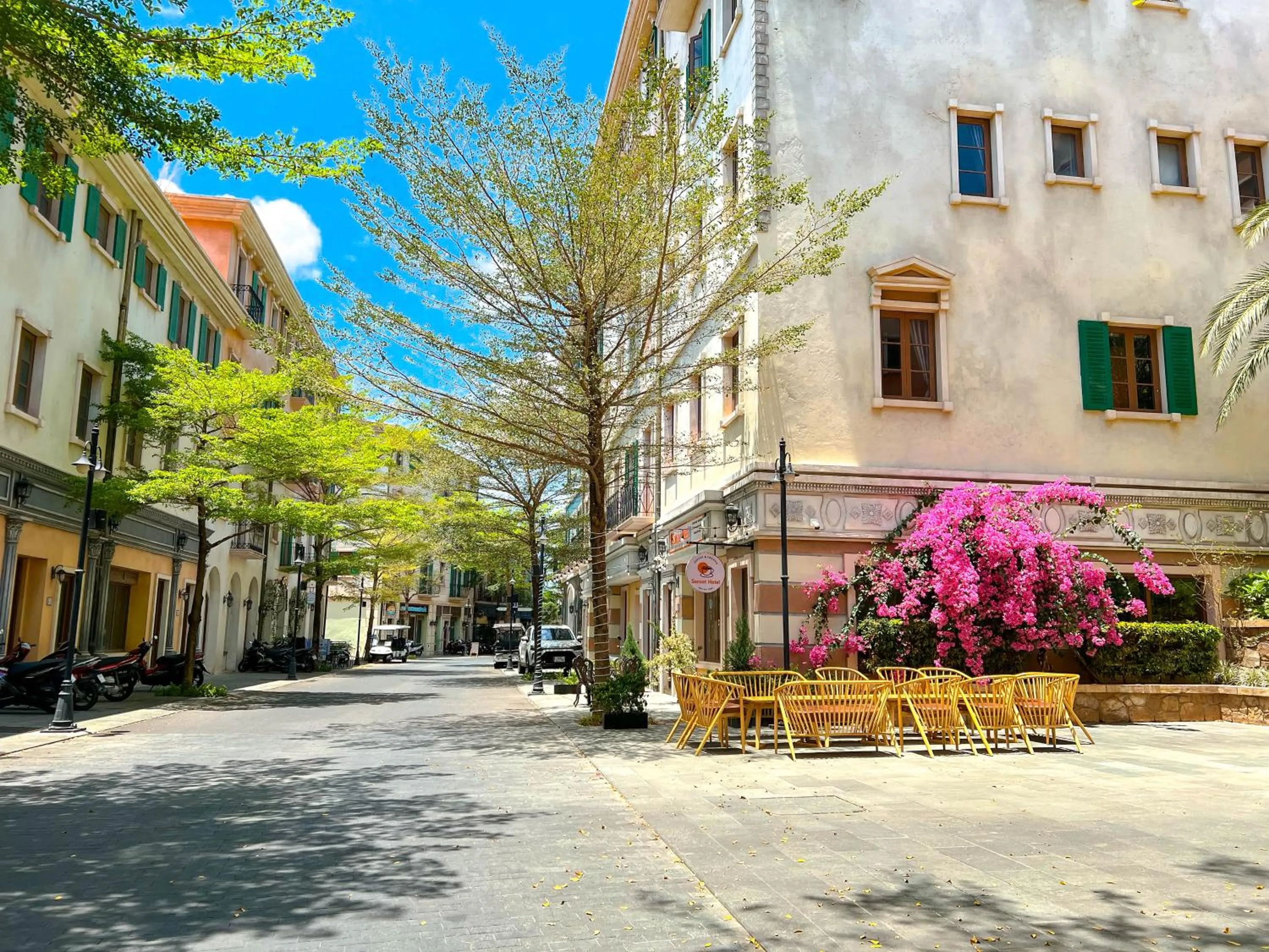 Sea Sunset Hotel Phu Quoc - Welcome to a mixing world of friends