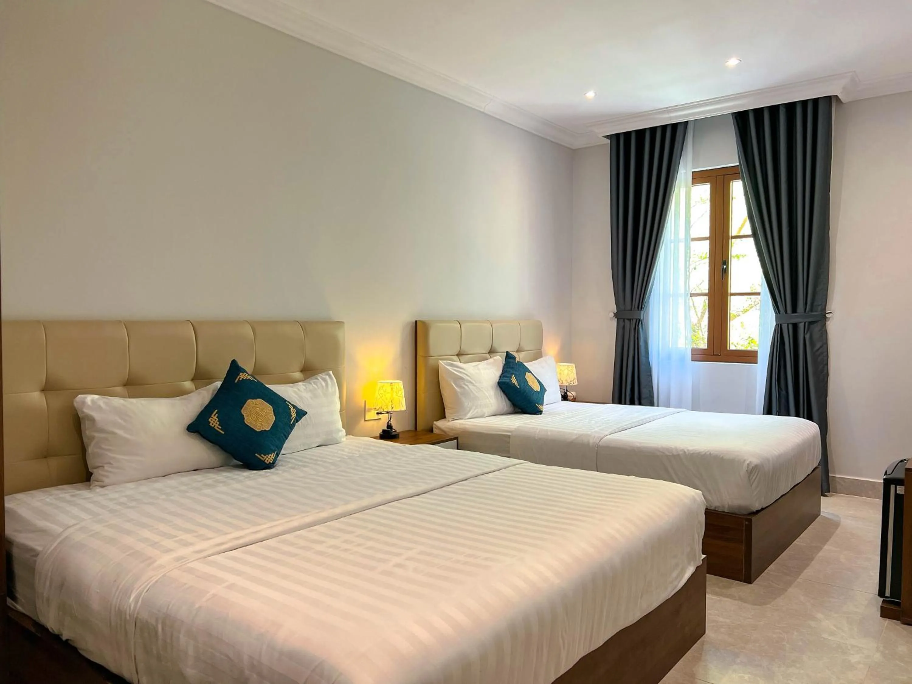 Bed in Sea Sunset Hotel Phu Quoc - Welcome to a mixing world of friends
