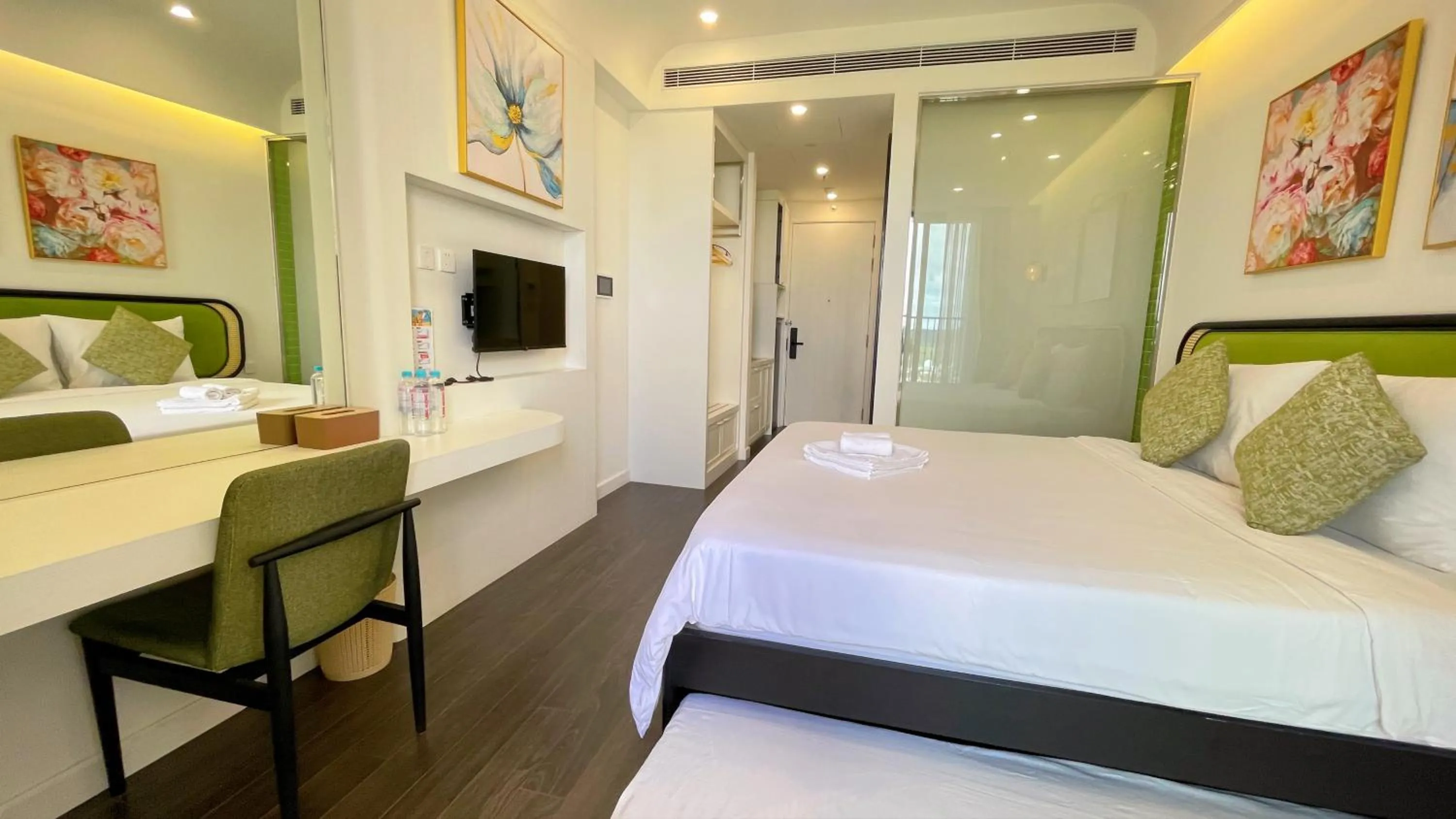 Bed in Sea Sunset Hotel Phu Quoc - Welcome to a mixing world of friends