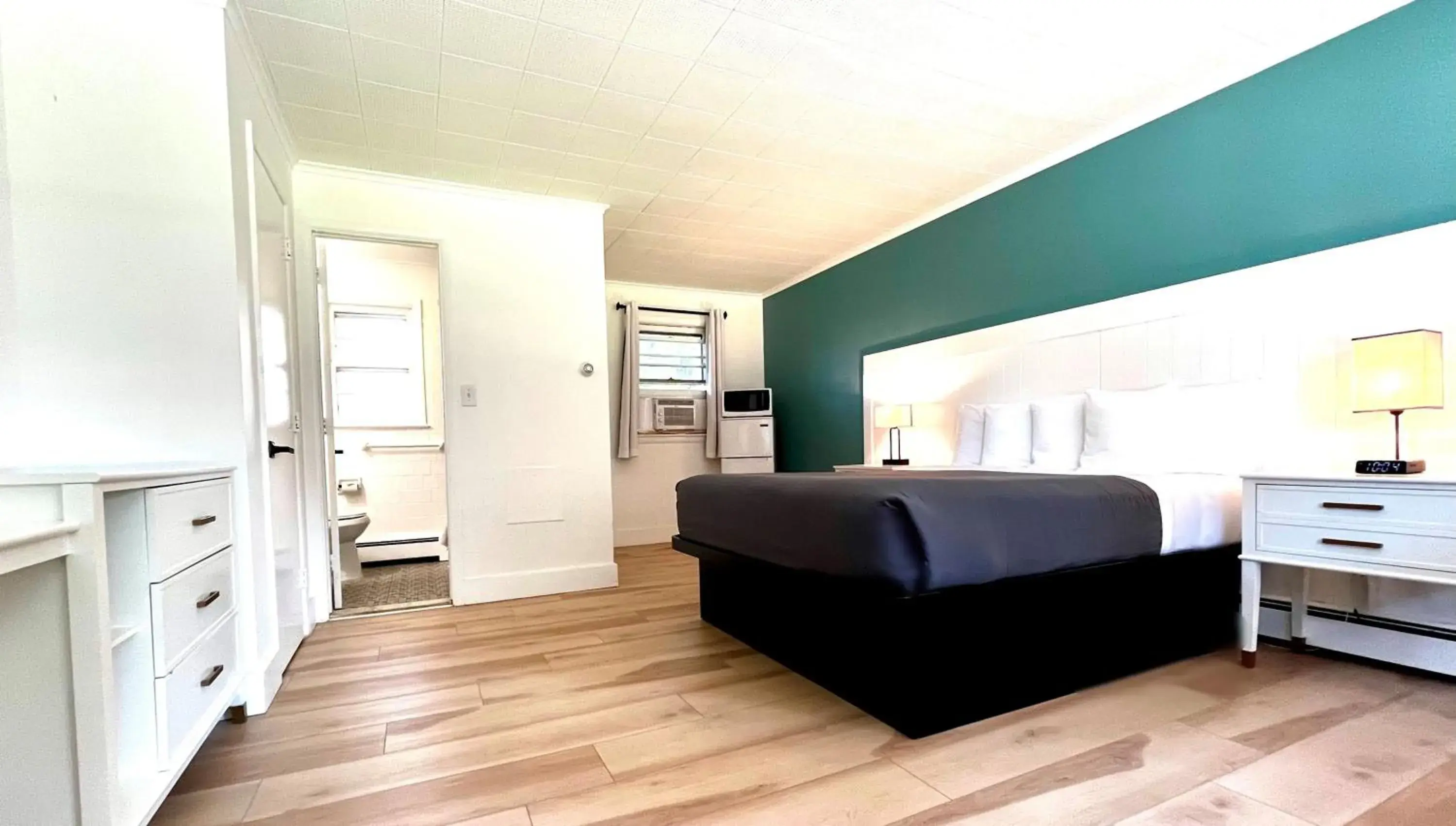 Photo of the whole room, Bed in Motel Luzerne Photo of the whole room, Bed in Motel Luzerne