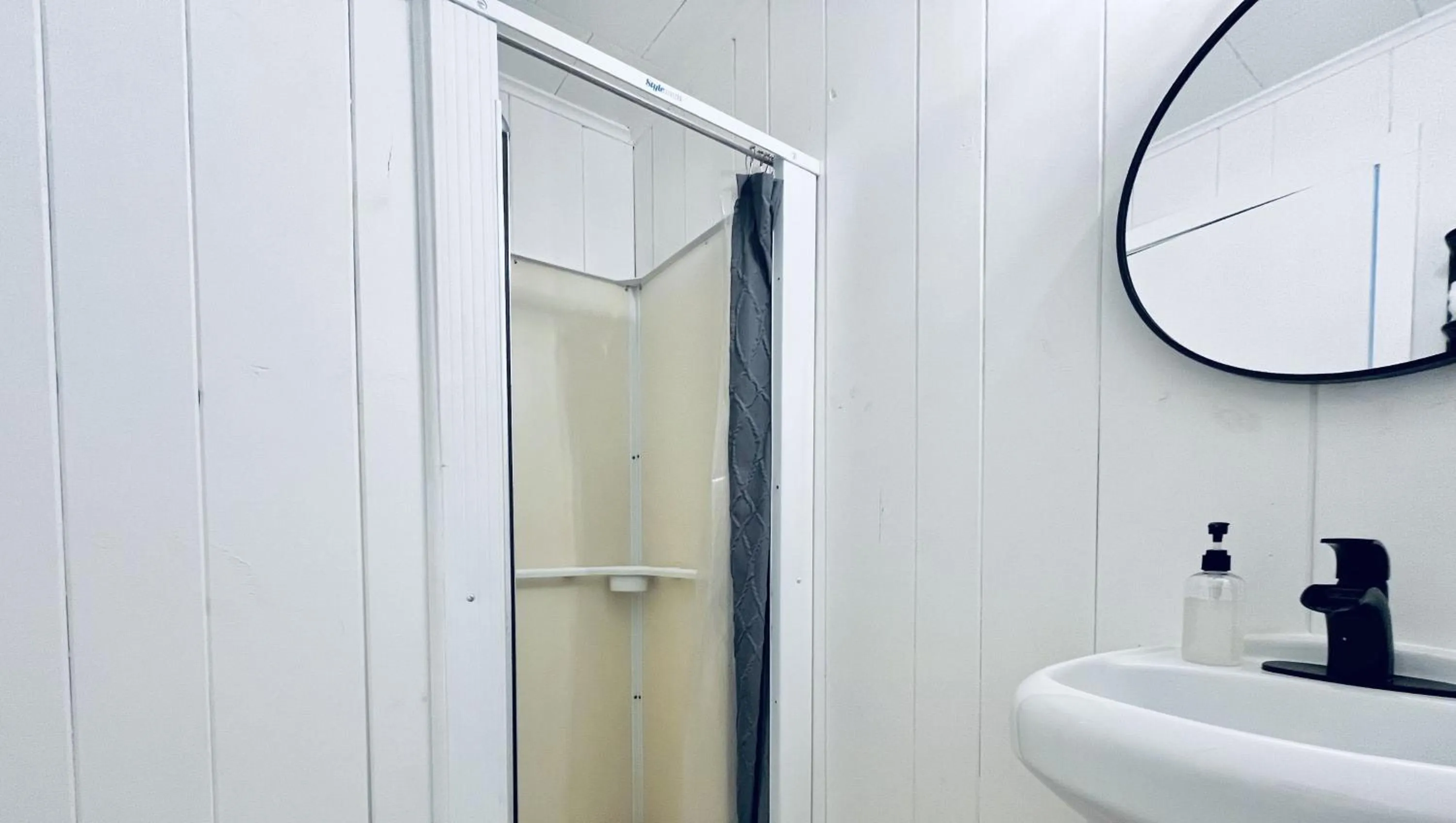 Bathroom in Motel Luzerne