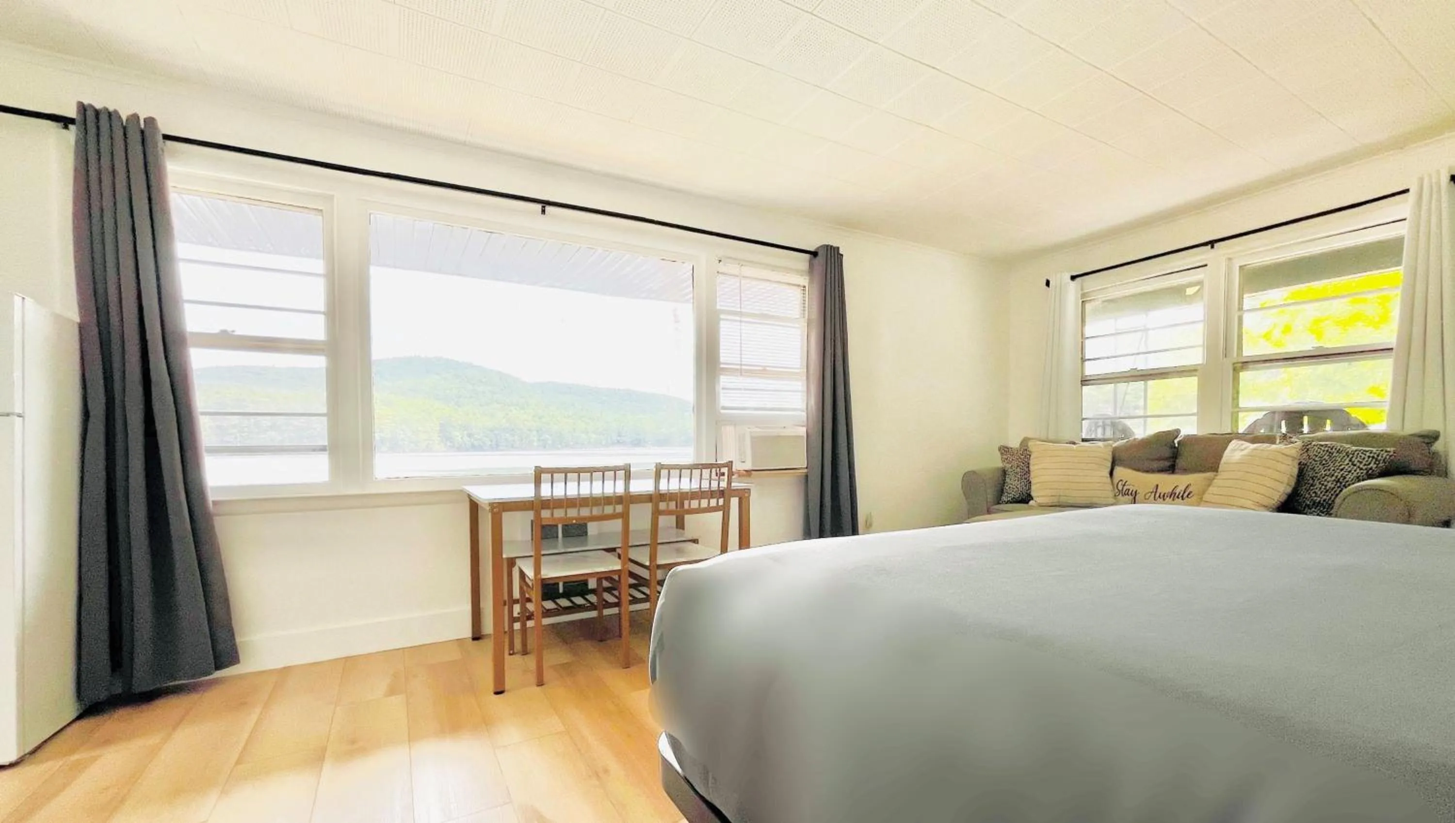 Photo of the whole room, Bed in Motel Luzerne