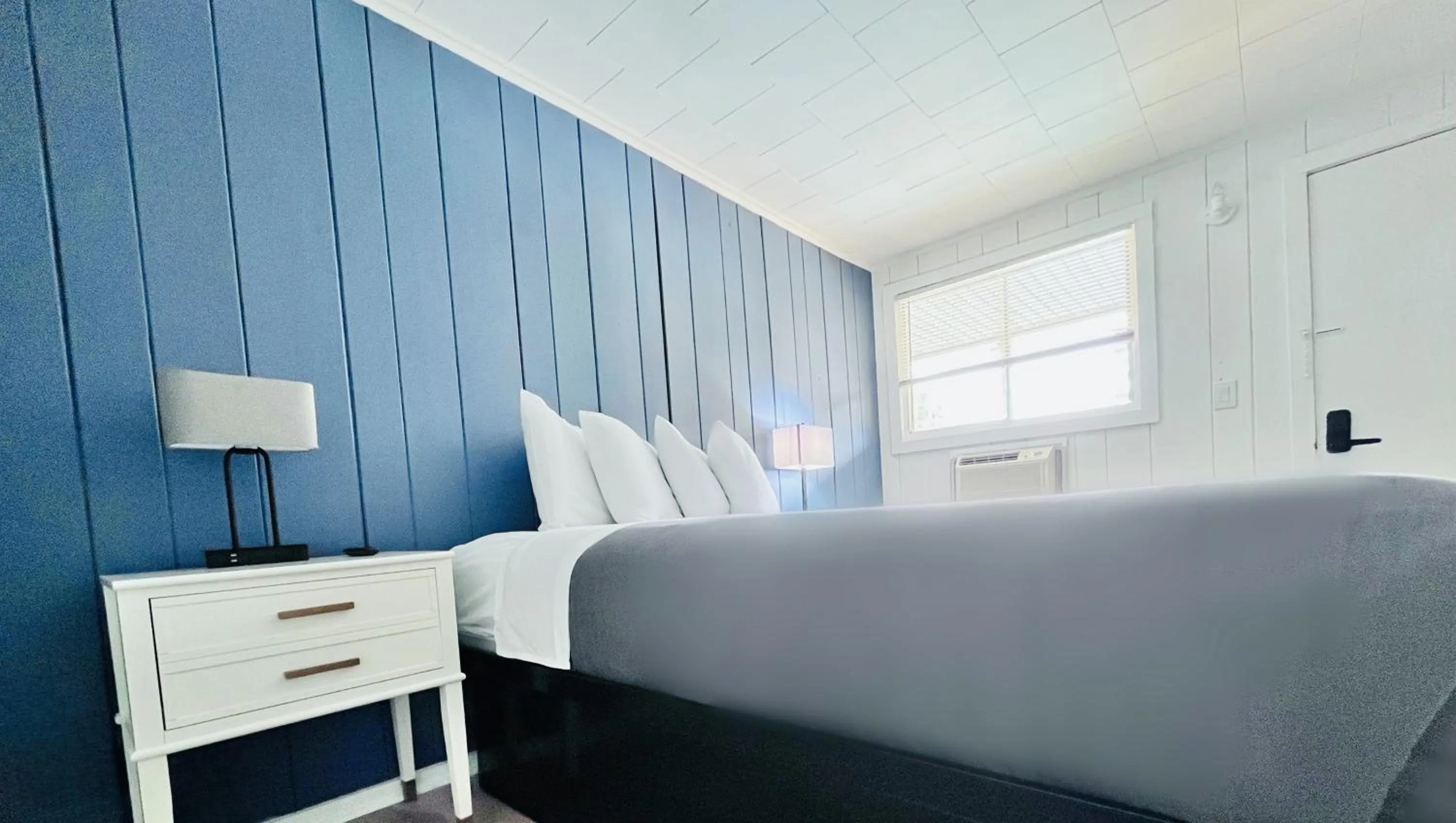 Photo of the whole room, Bed in Motel Luzerne